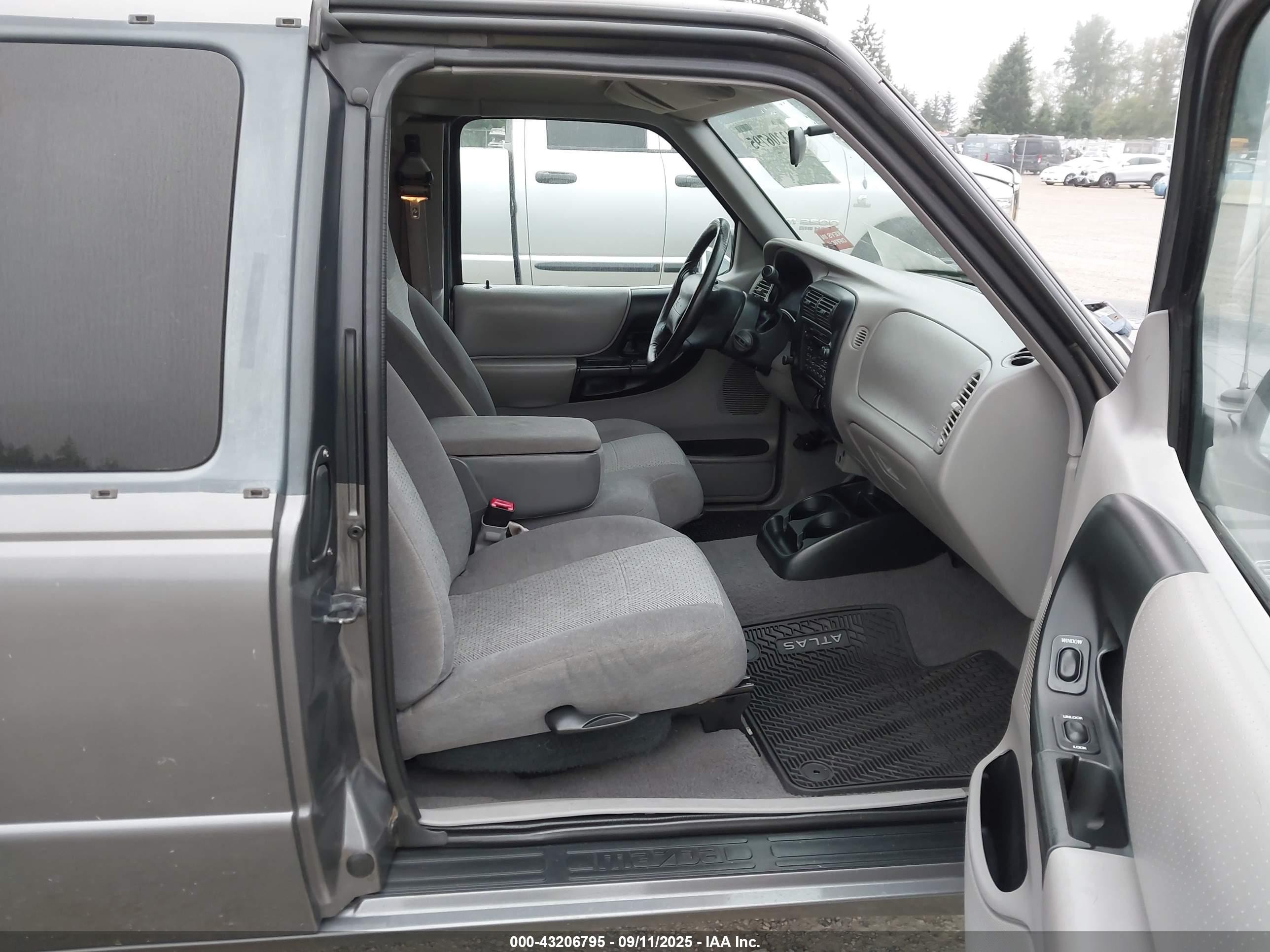 1999 Mazda B4000 Se Gray vin: 4F4YR16X4XTM38295