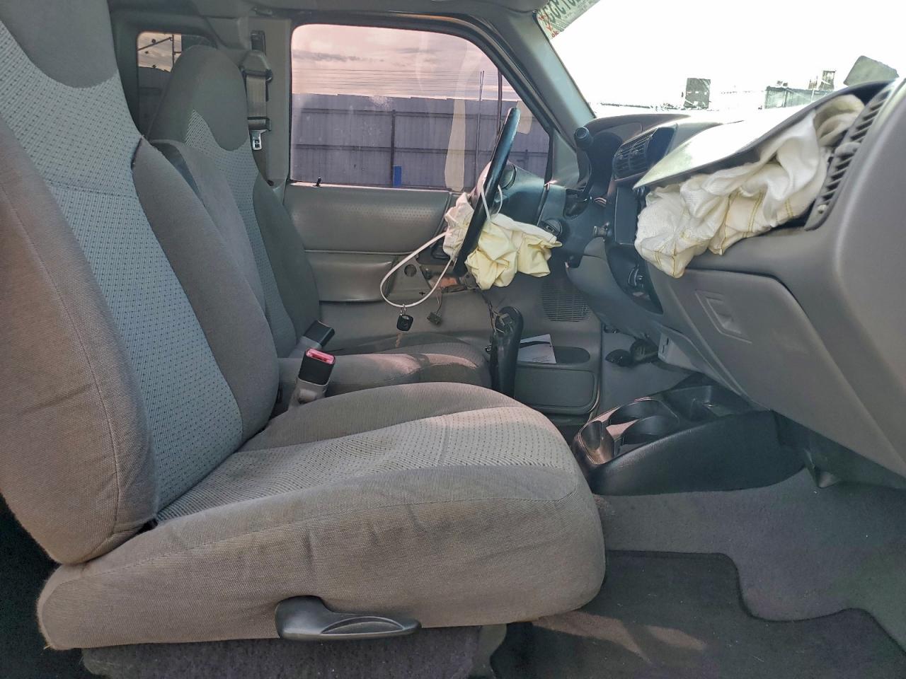 1999 Mazda B4000 Cab Plus Gray vin: 4F4YR16X7XTM36248