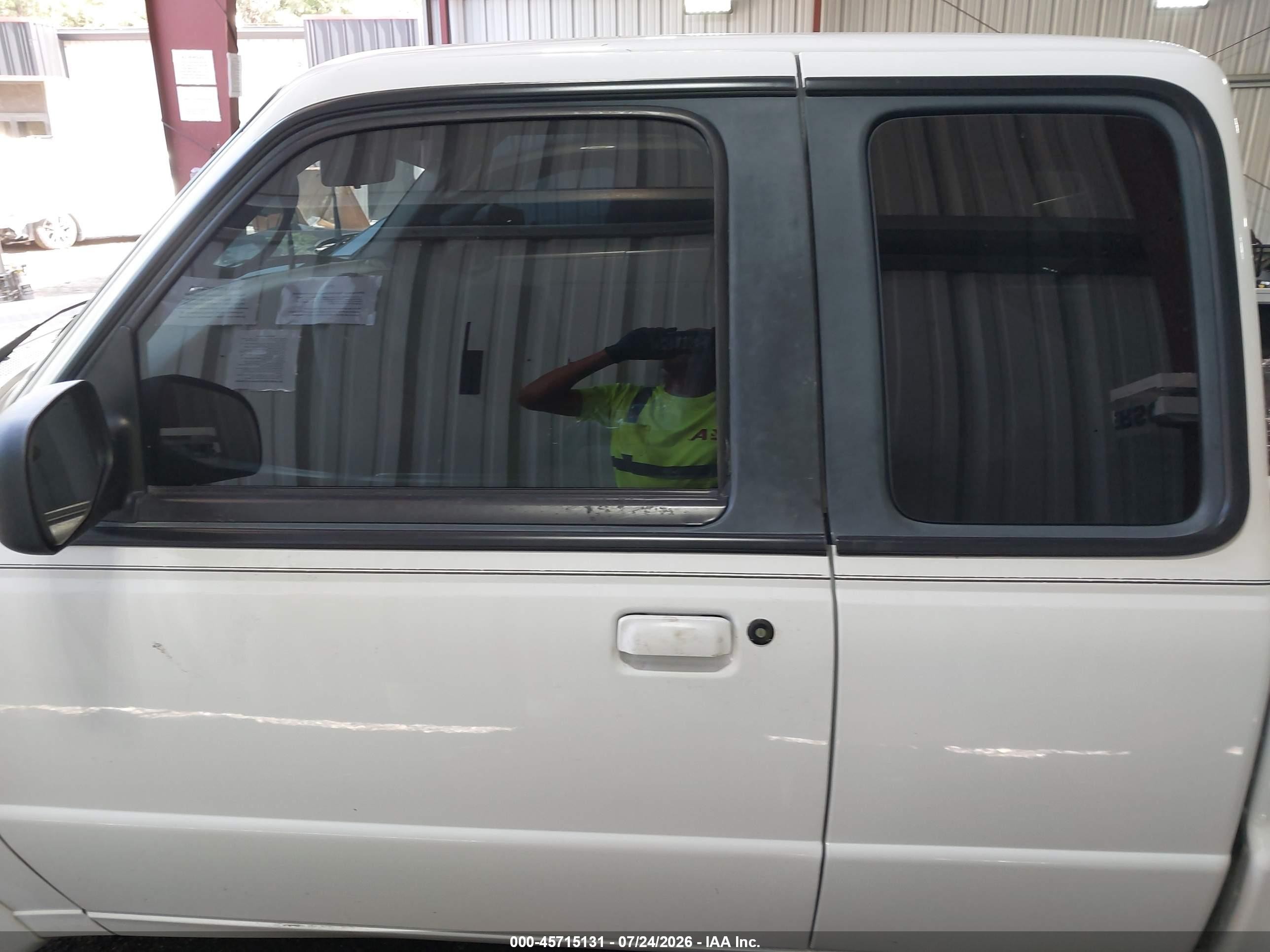 2003 Mazda B4000 Ds White vin: 4F4YR46E73TM02191
