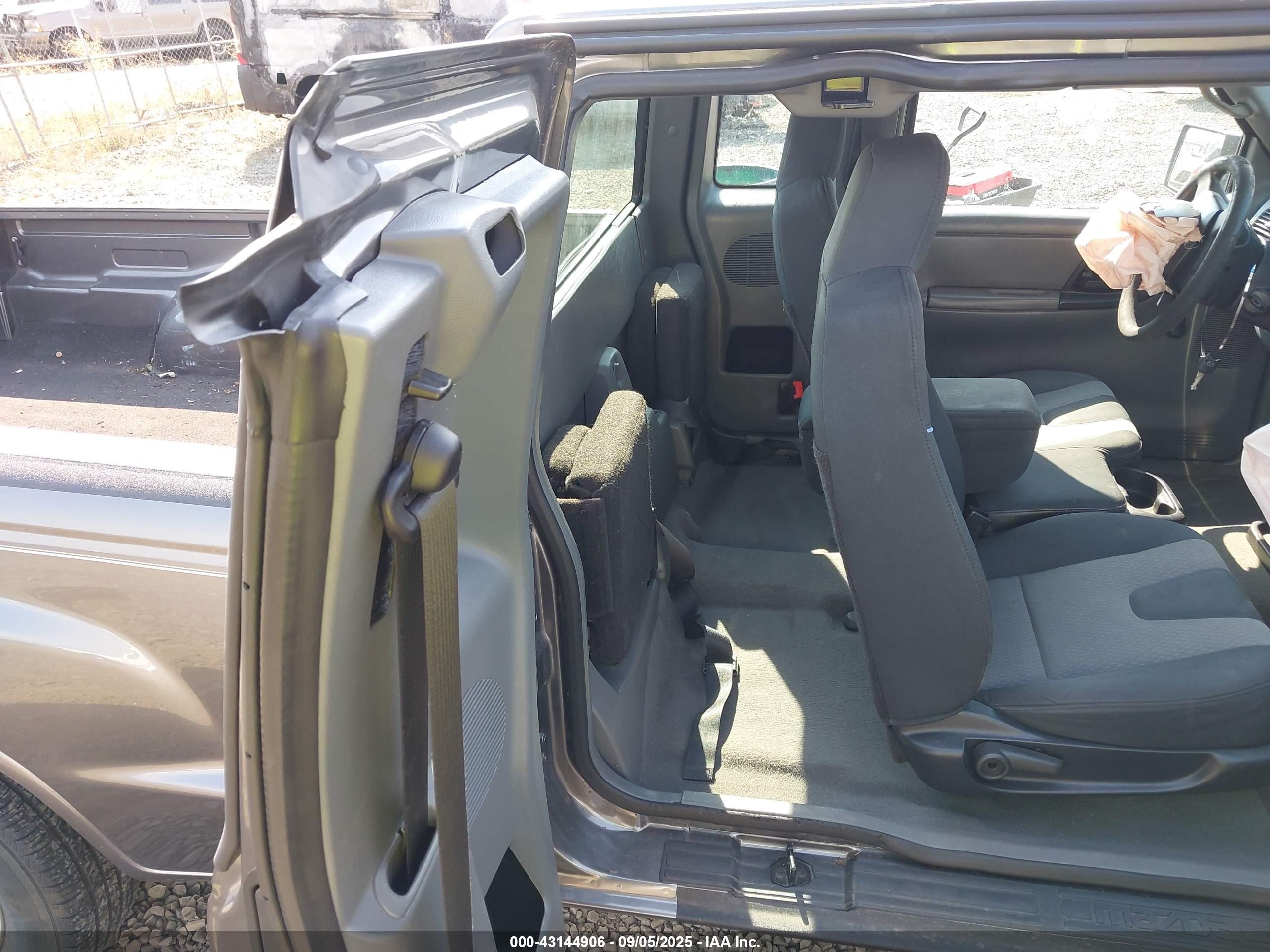 2006 Mazda B3000   Gray vin: 4F4YR46U06PM02831