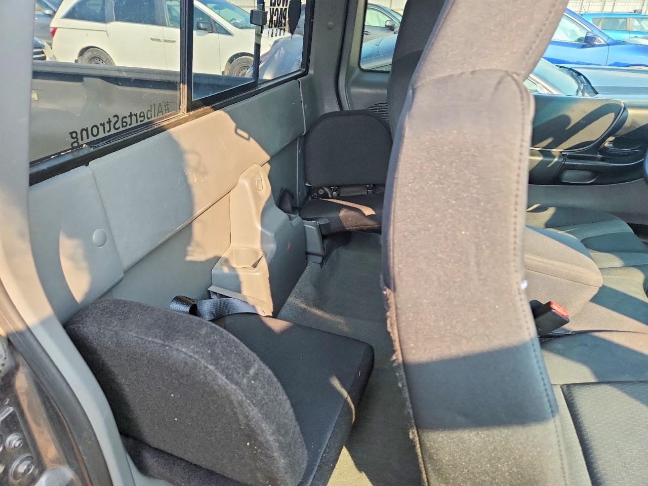2006 Mazda B3000 Cab Plus Gray vin: 4F4YR46U06PM03316