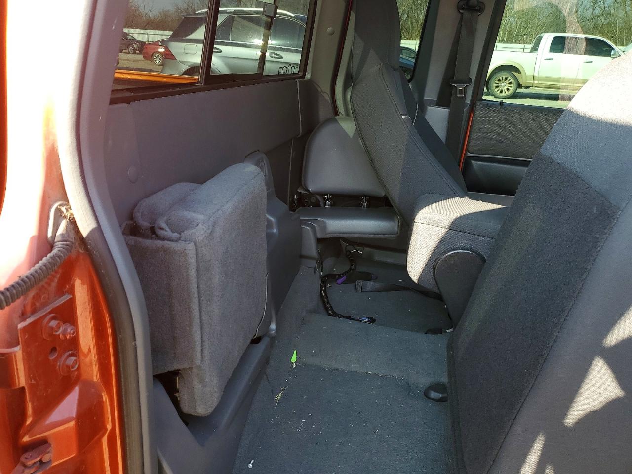 2004 Mazda B3000 Cab Plus Orange vin: 4F4YR46U24TM00440