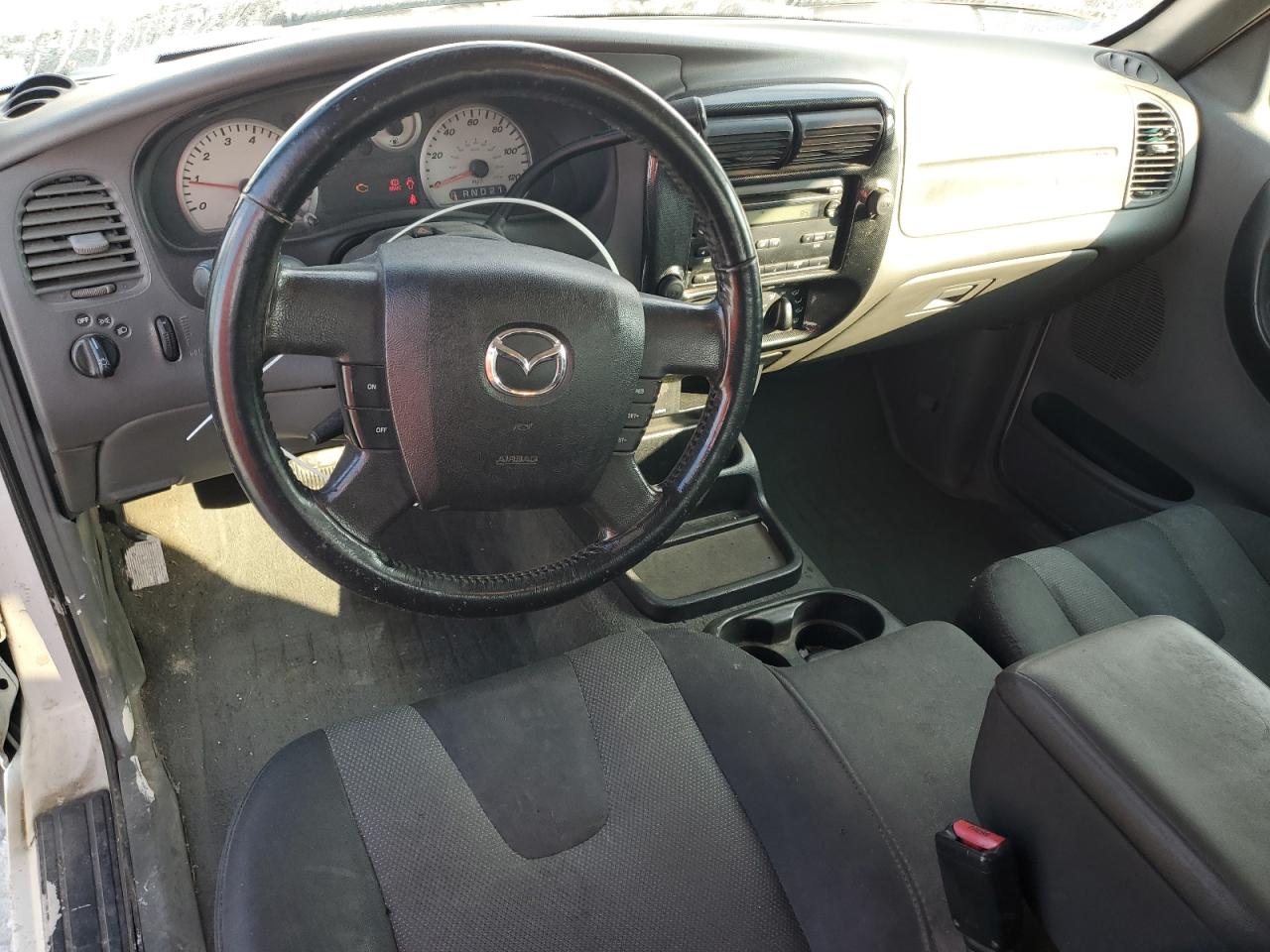 2004 Mazda B3000 Cab Plus Белый vin: 4F4YR46U64TM04023