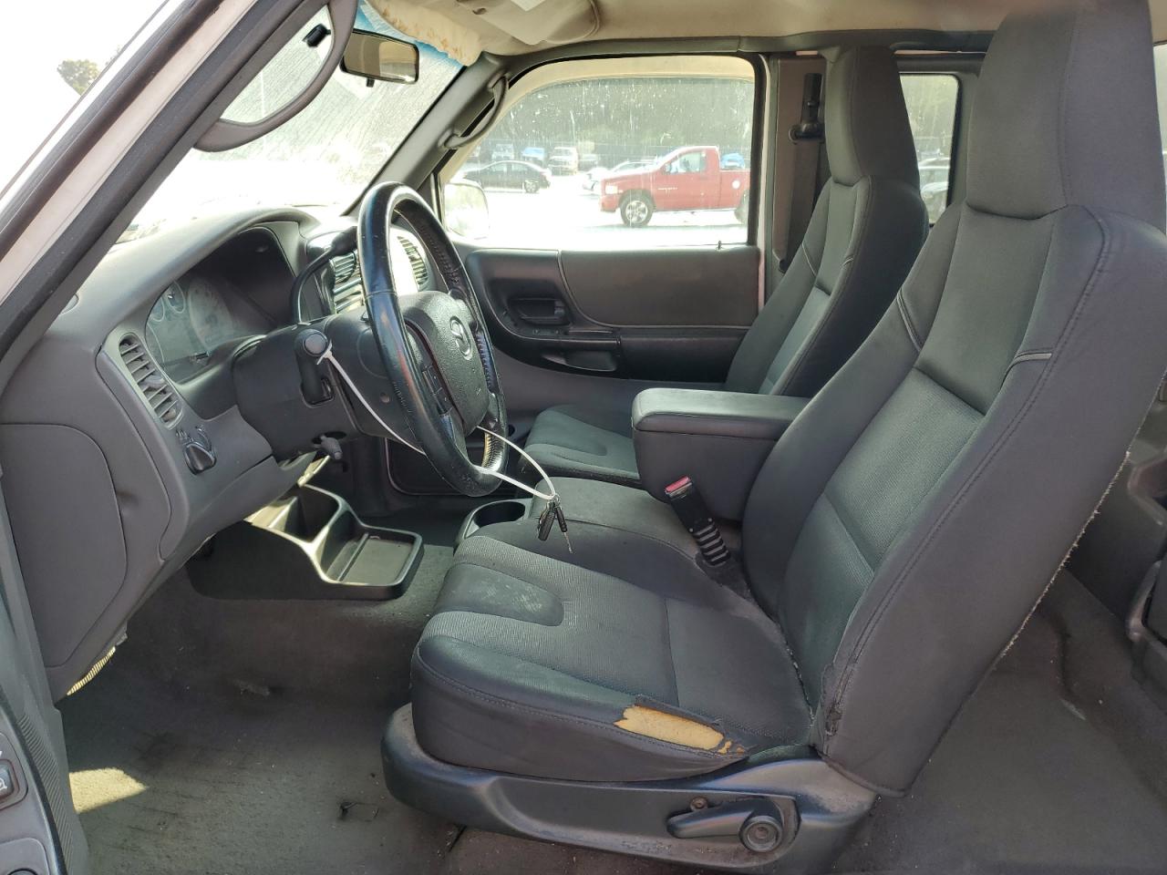 2004 Mazda B3000 Cab Plus Белый vin: 4F4YR46U64TM04023