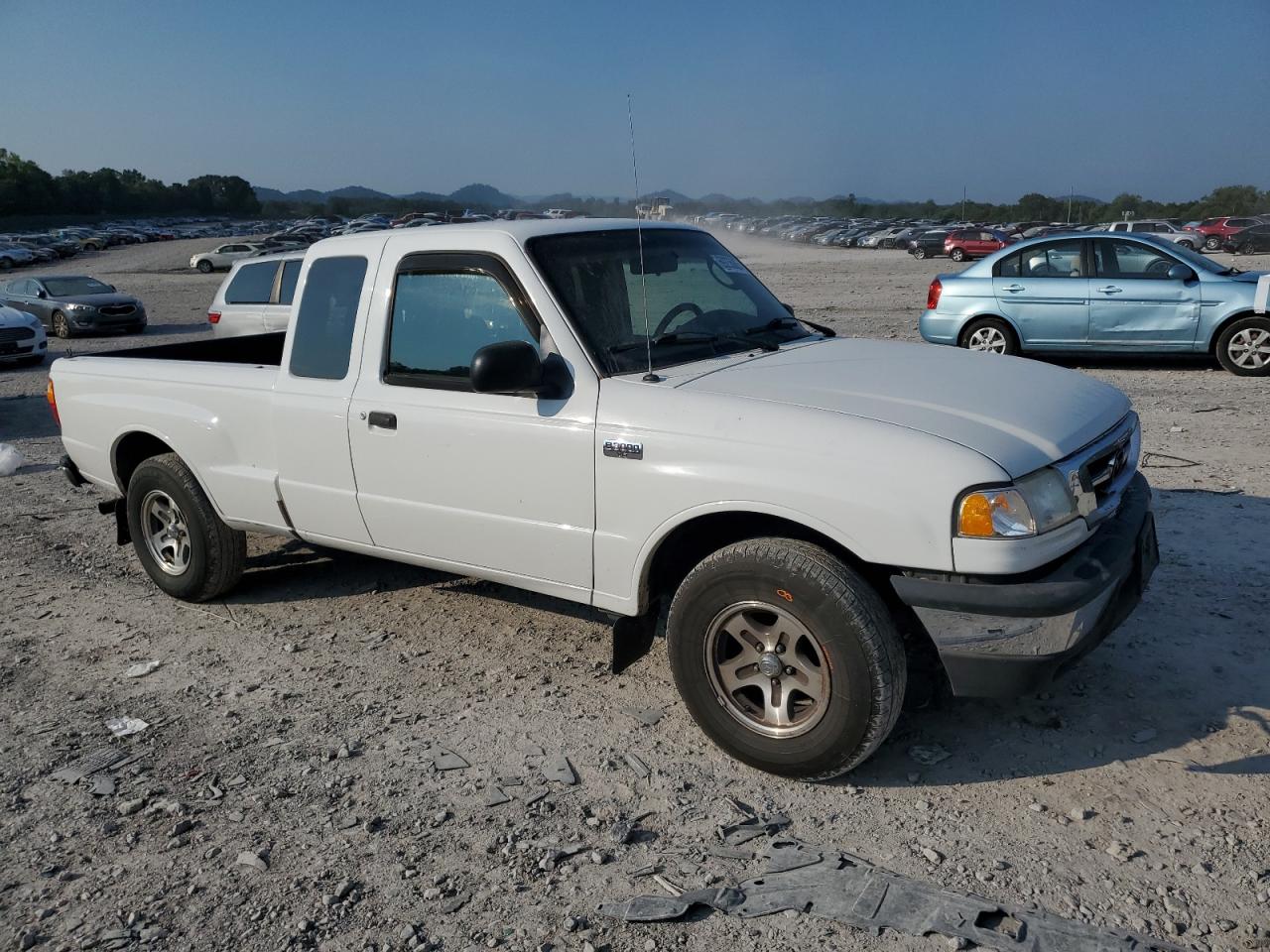 2004 Mazda B3000 Cab Plus Белый vin: 4F4YR46U64TM04023