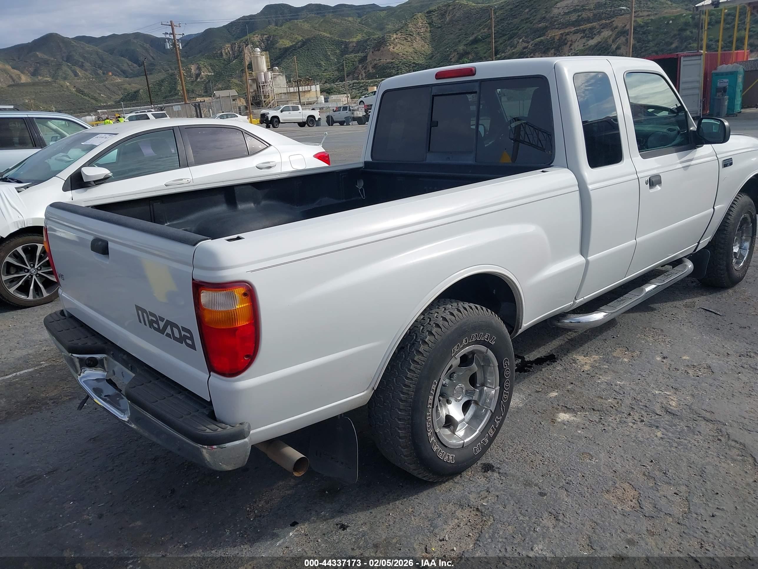 2004 Mazda B3000 Se White vin: 4F4YR46U74TM05634