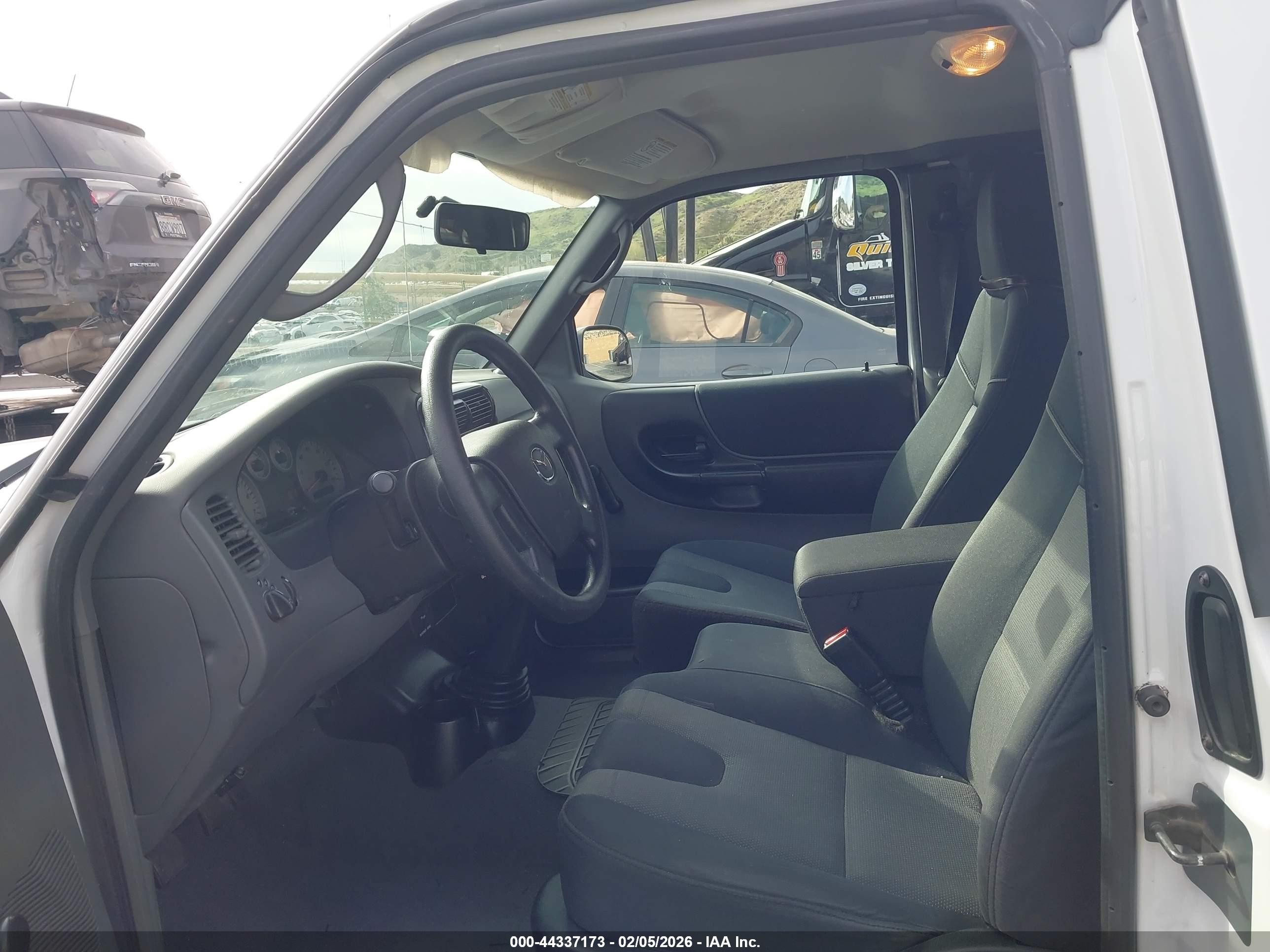 2004 Mazda B3000 Se White vin: 4F4YR46U74TM05634