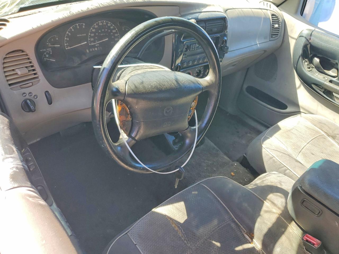 1999 Mazda B3000 Cab Plus Черный vin: 4F4ZR16V3XTM32717