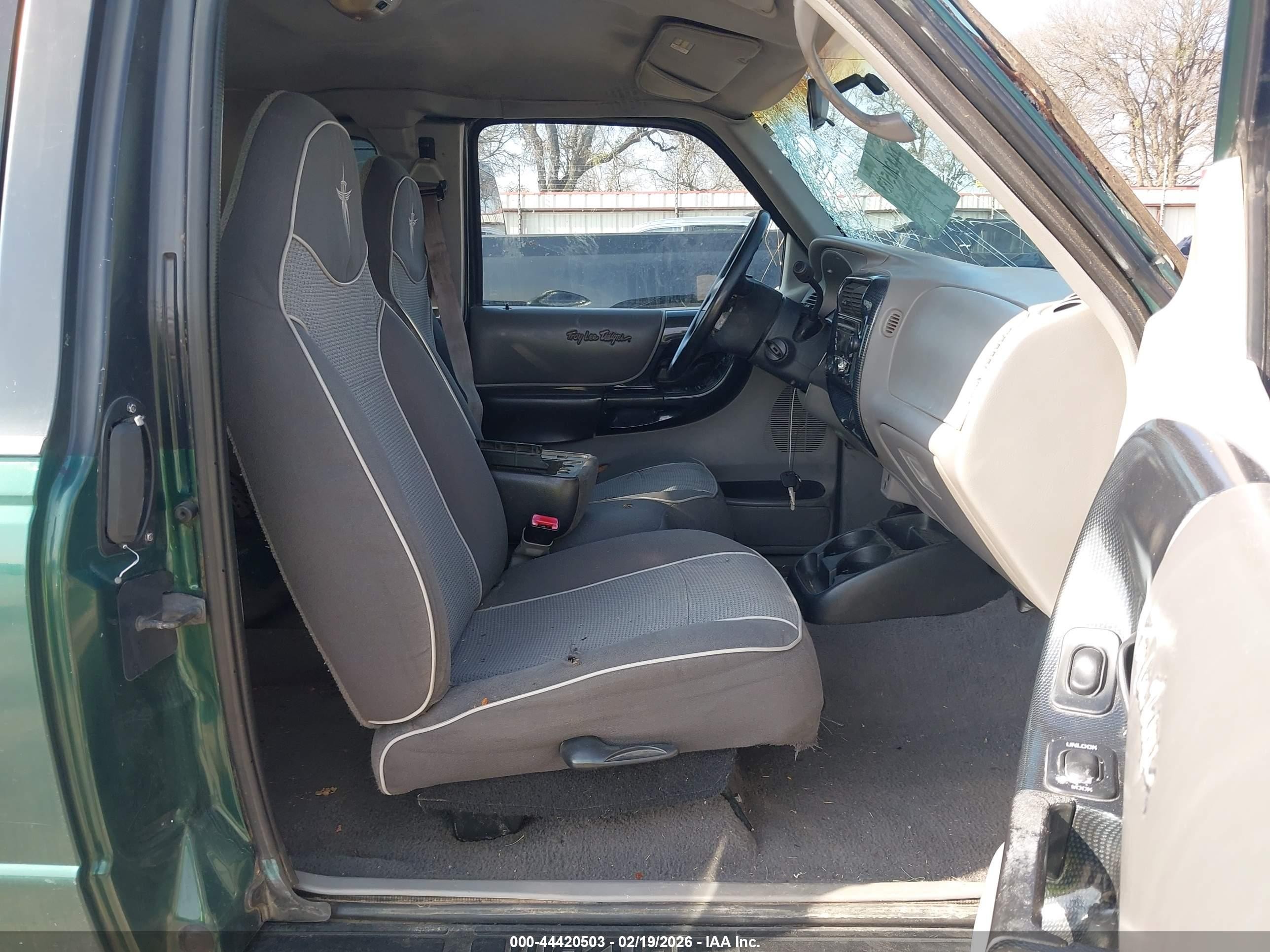 1999 Mazda B3000 Se/tl Серый vin: 4F4ZR16V4XTM28241