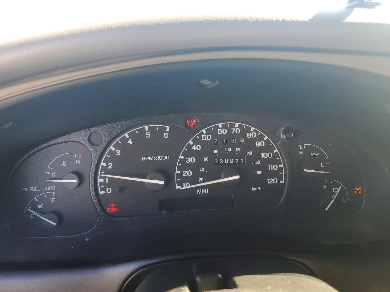 1999 Mazda B3000 Cab Plus Черный vin: 4F4ZR17V5XTM36878
