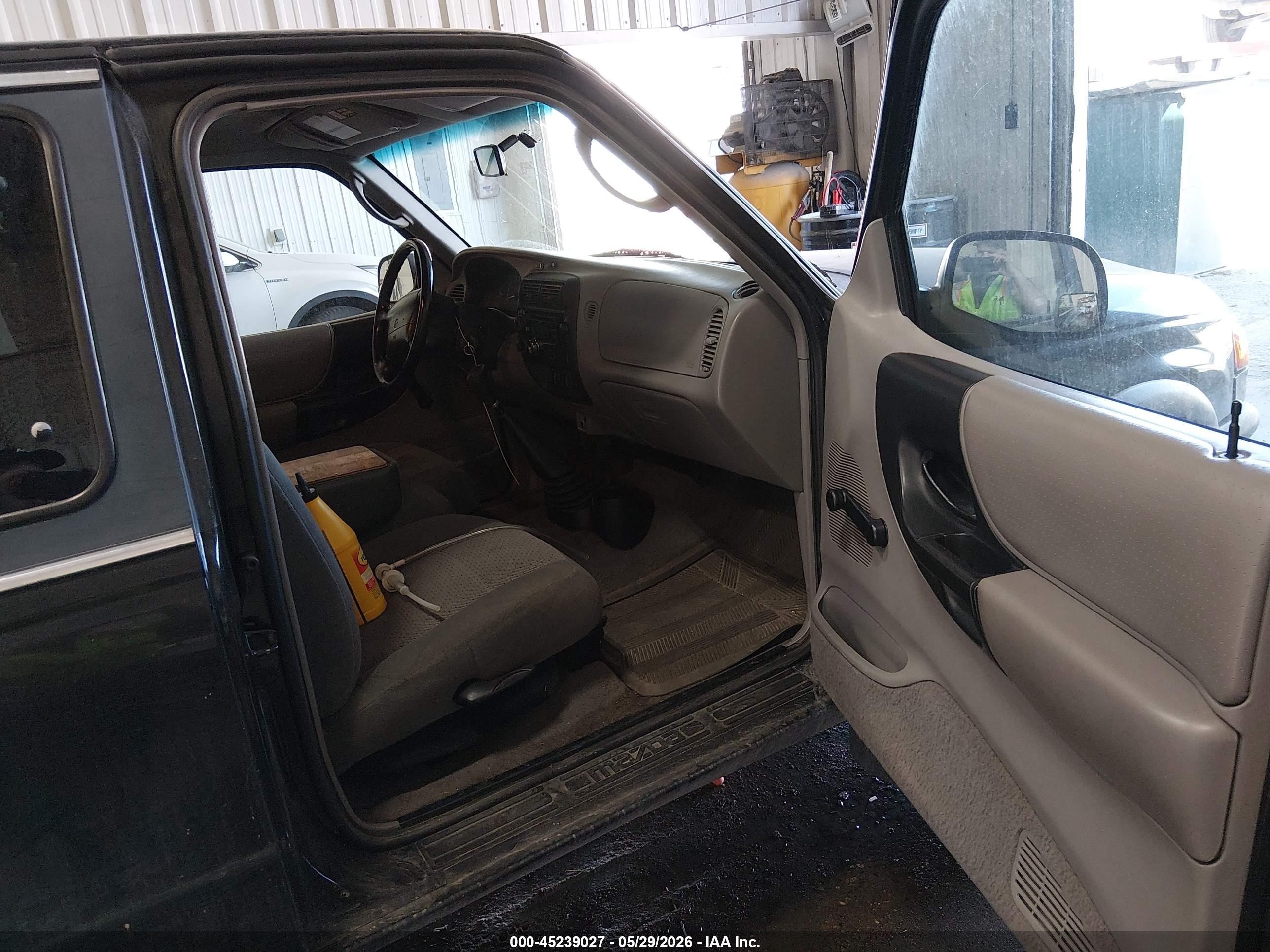 1998 Mazda B4000 Se Black vin: 4F4ZR17X4WTM28593