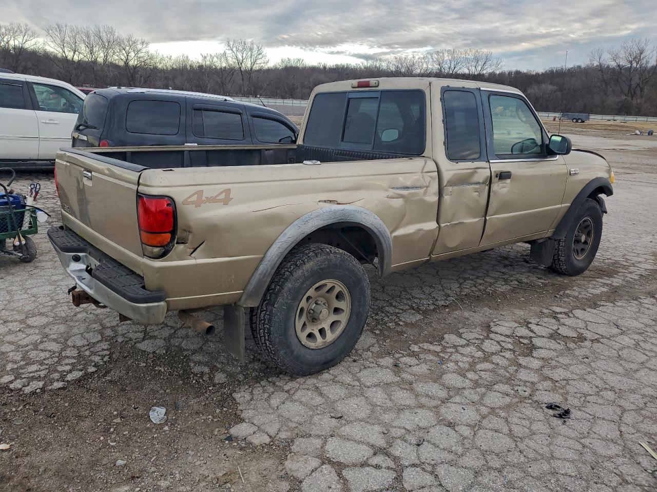 1999 Mazda B4000 Cab Plus Tan vin: 4F4ZR17XXXTM15543