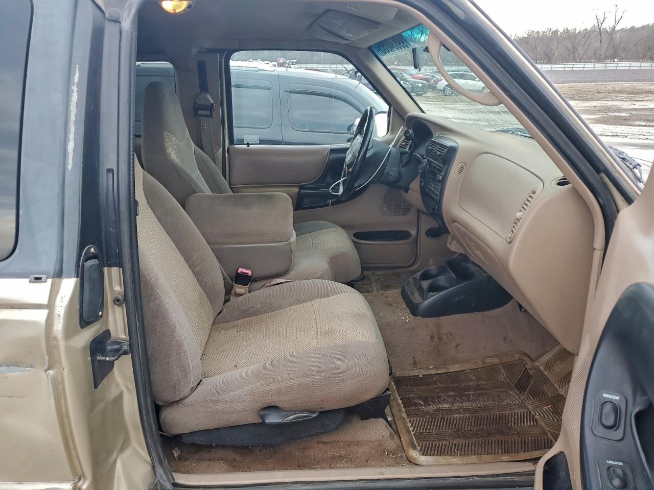 1999 Mazda B4000 Cab Plus Tan vin: 4F4ZR17XXXTM15543