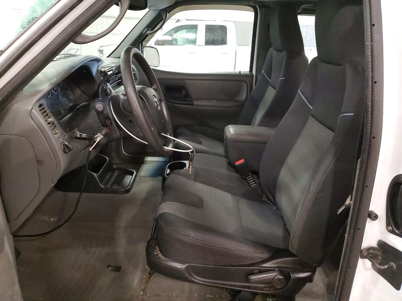 2005 Mazda B4000 Cab Plus White vin: 4F4ZR47E15PM01469