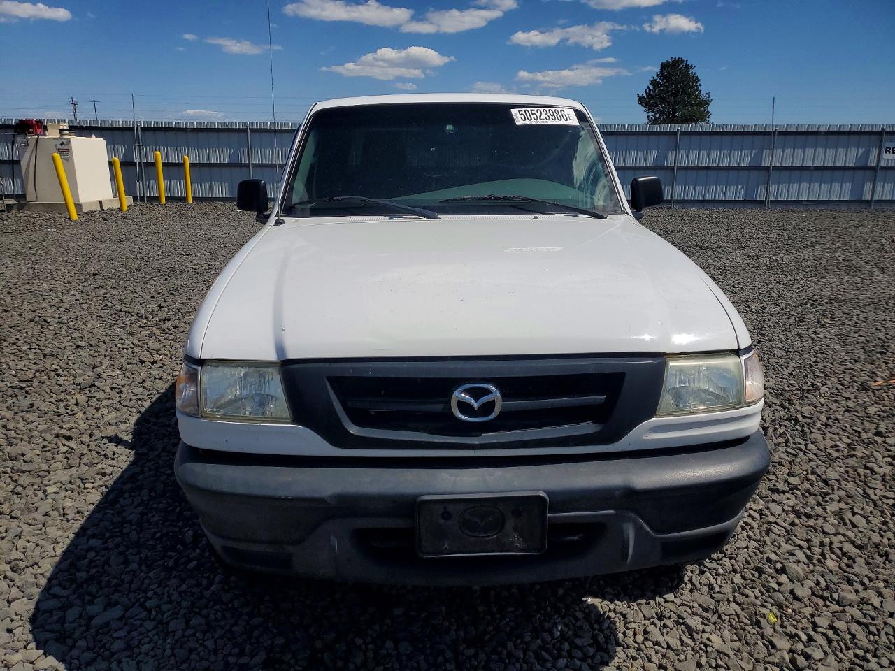 2005 Mazda B4000 Cab Plus White vin: 4F4ZR47EX5PM01132