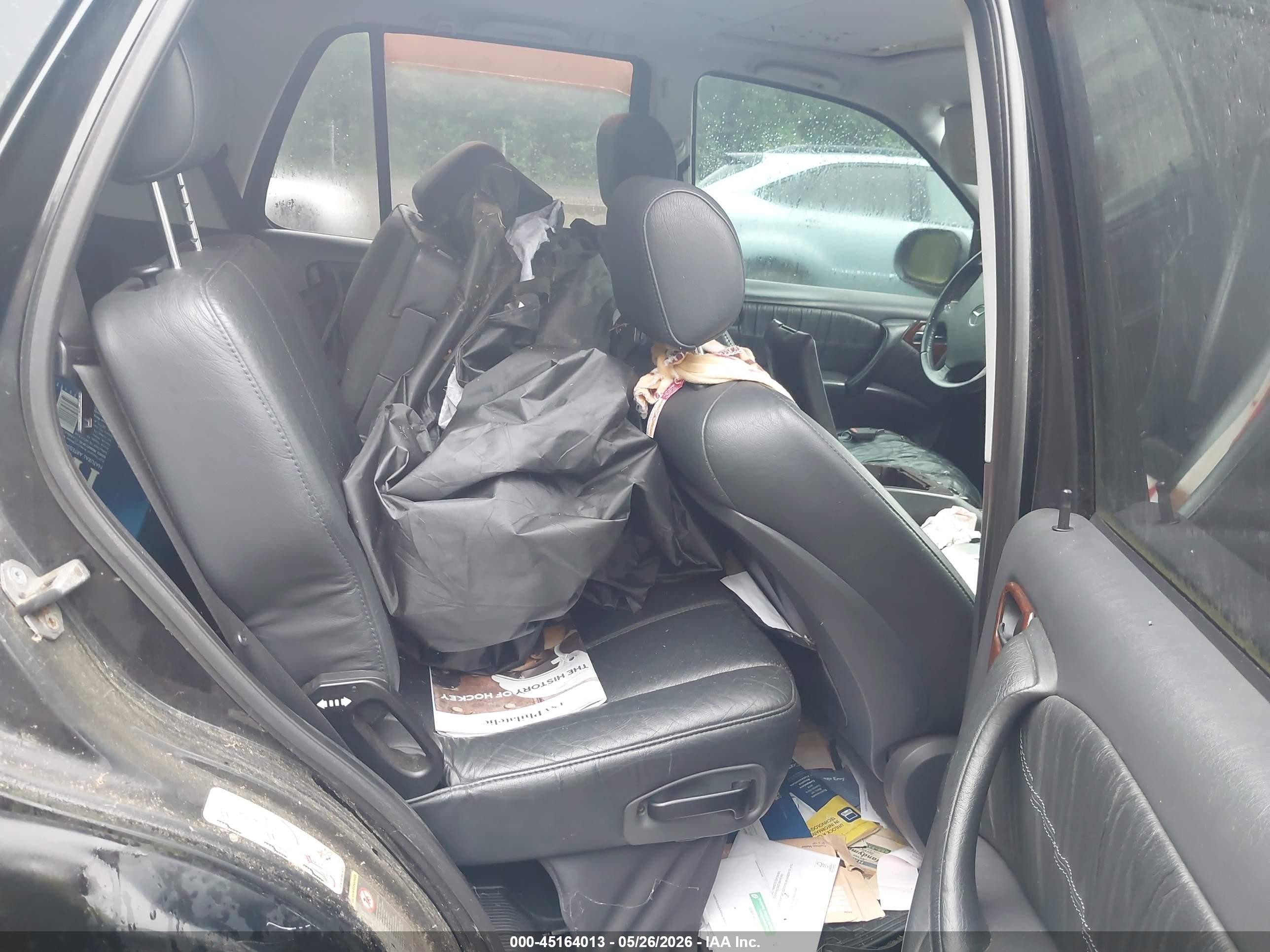 2001 Mercedes-benz Ml 320   Black vin: 4JGAB54E01A251139