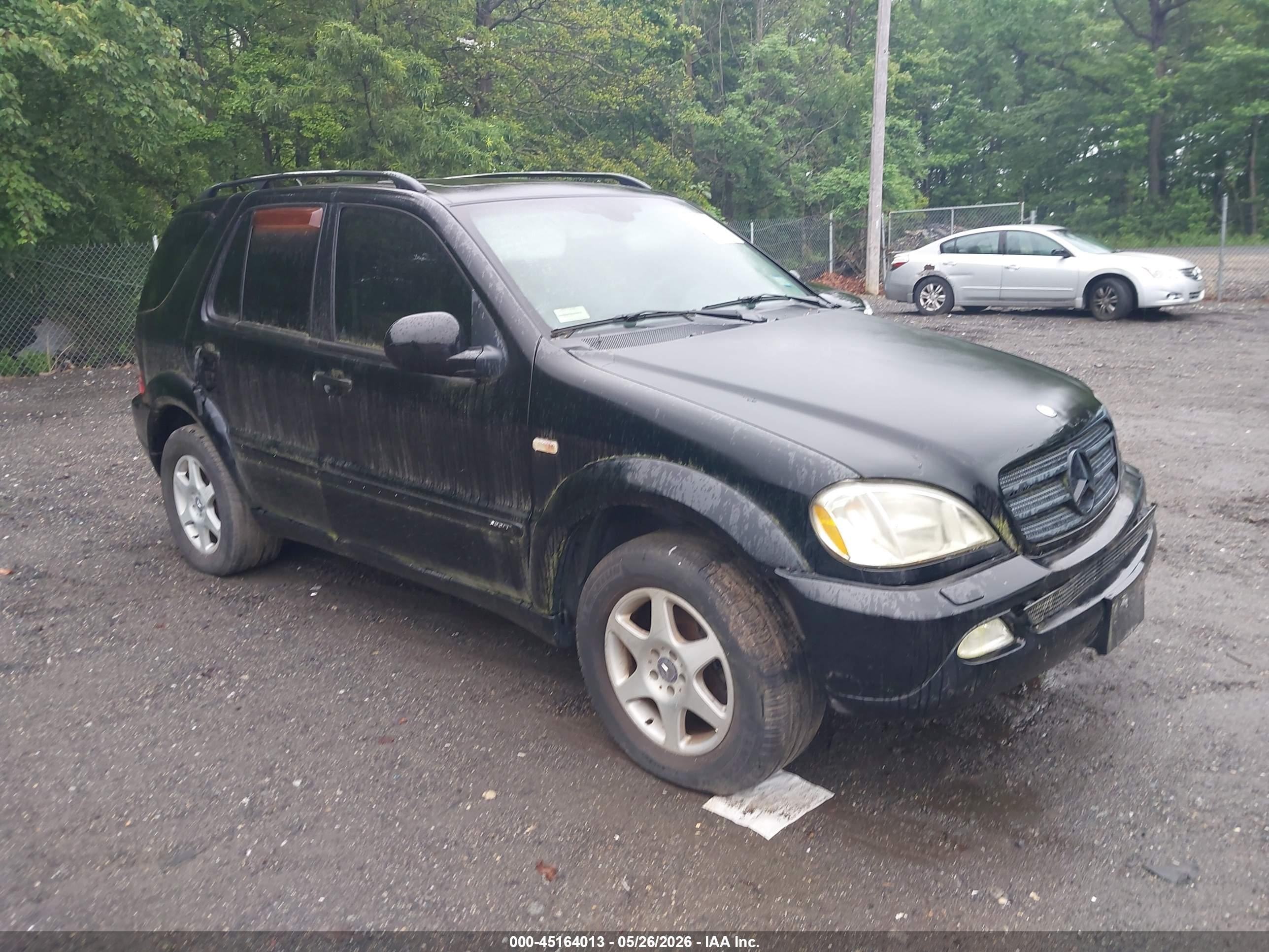 2001 Mercedes-benz Ml 320   Black vin: 4JGAB54E01A251139