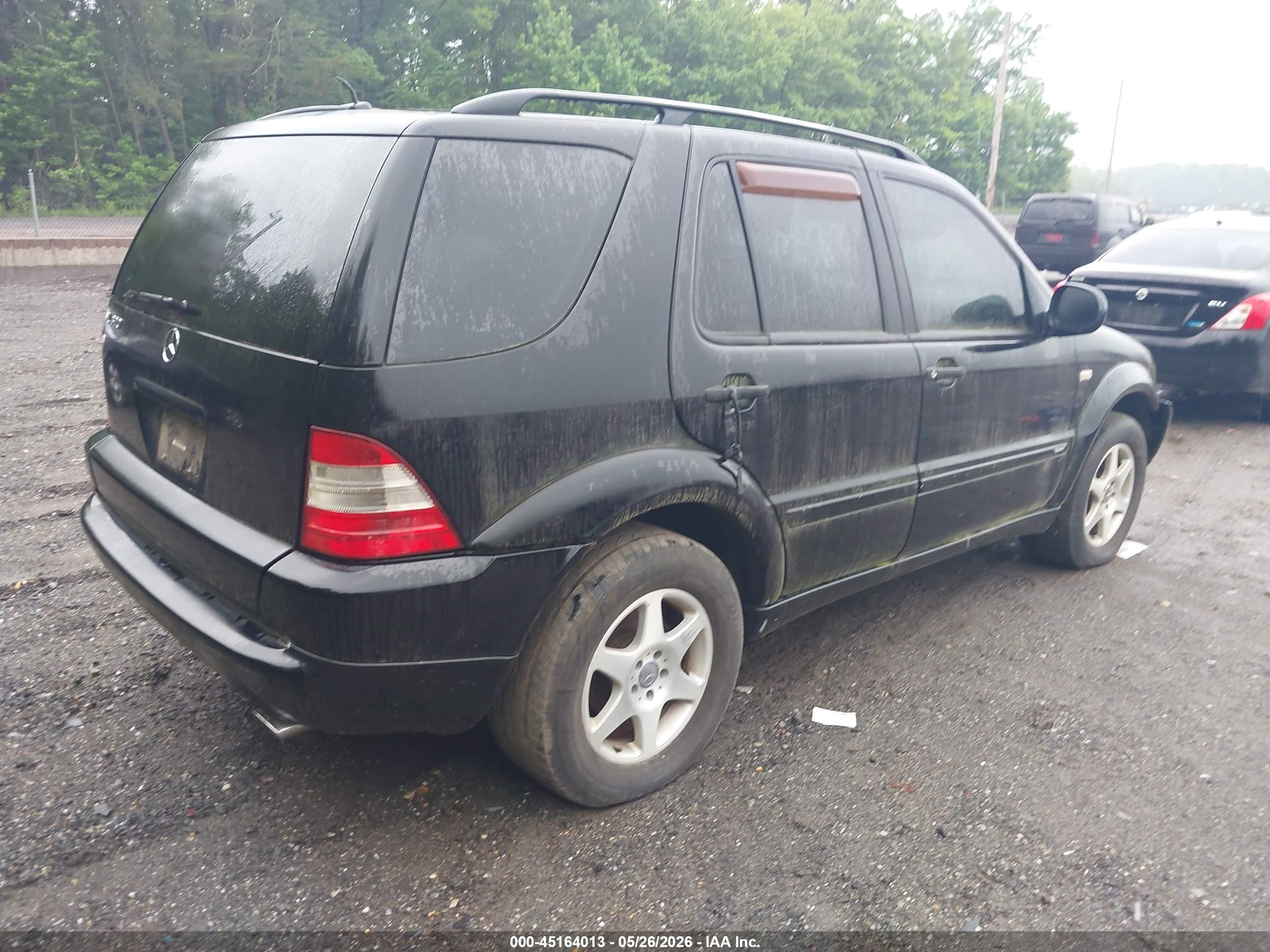 2001 Mercedes-benz Ml 320   Black vin: 4JGAB54E01A251139