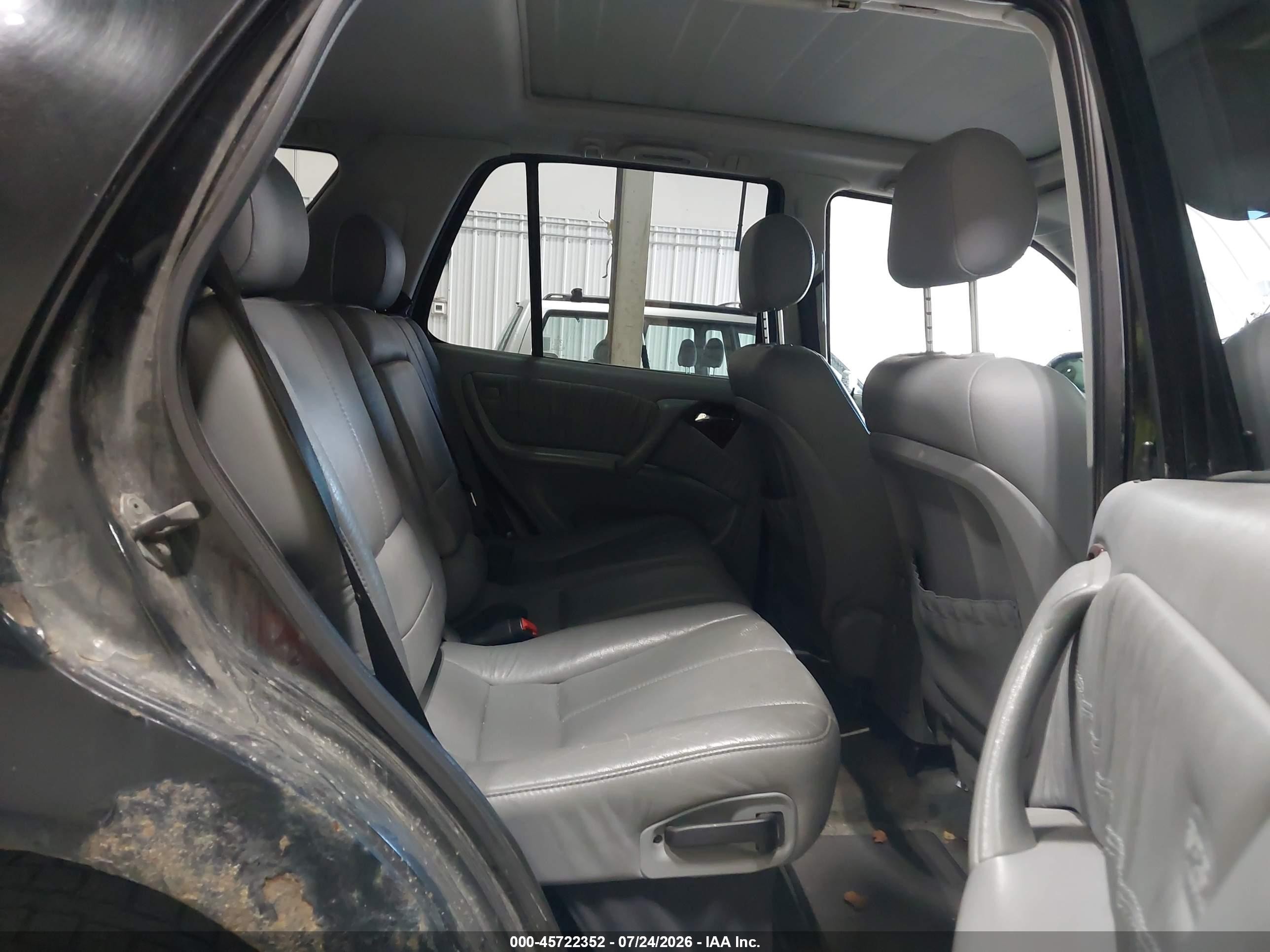 2001 Mercedes-benz Ml 320   Black vin: 4JGAB54E01A261430