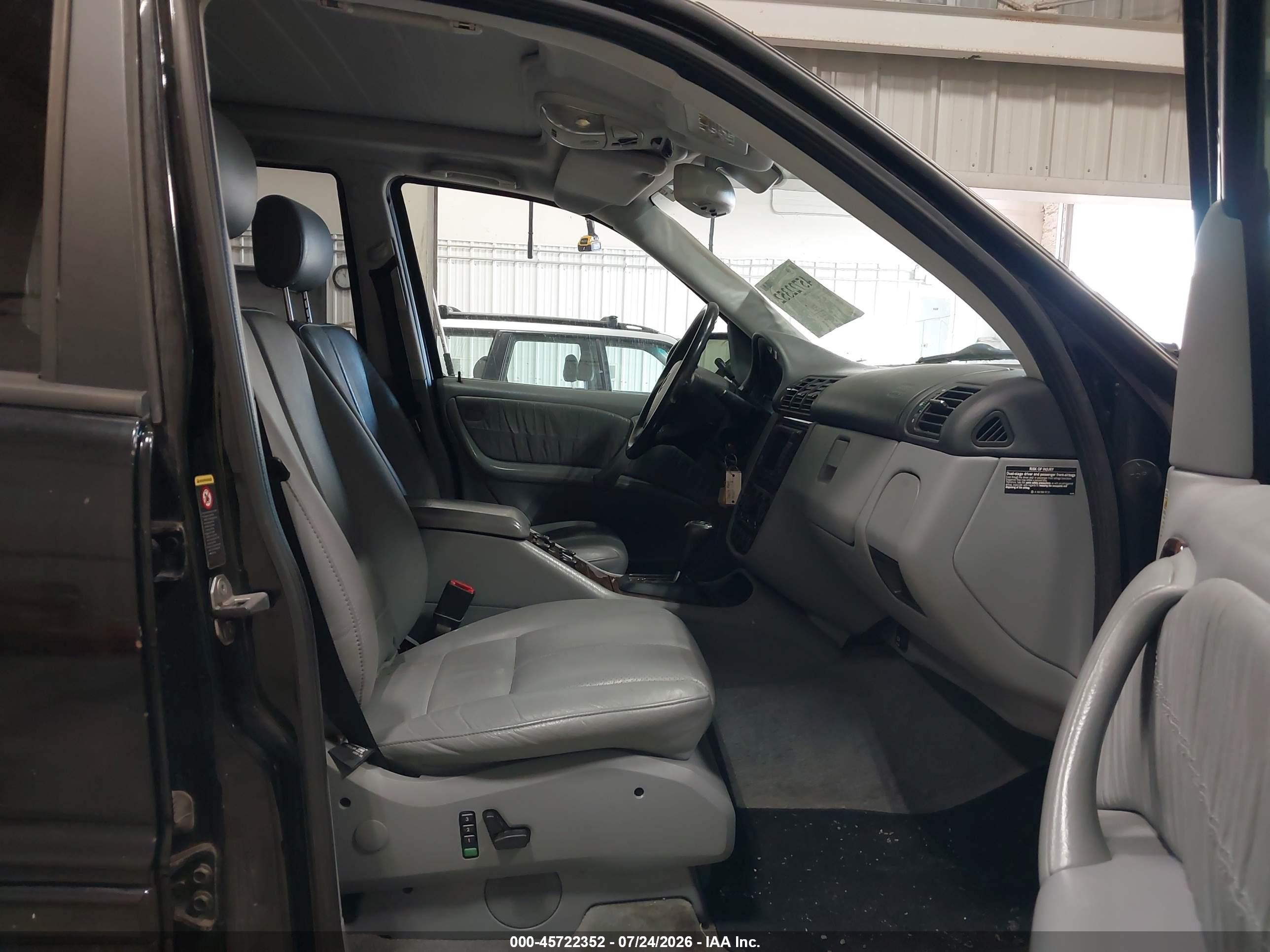 2001 Mercedes-benz Ml 320   Black vin: 4JGAB54E01A261430