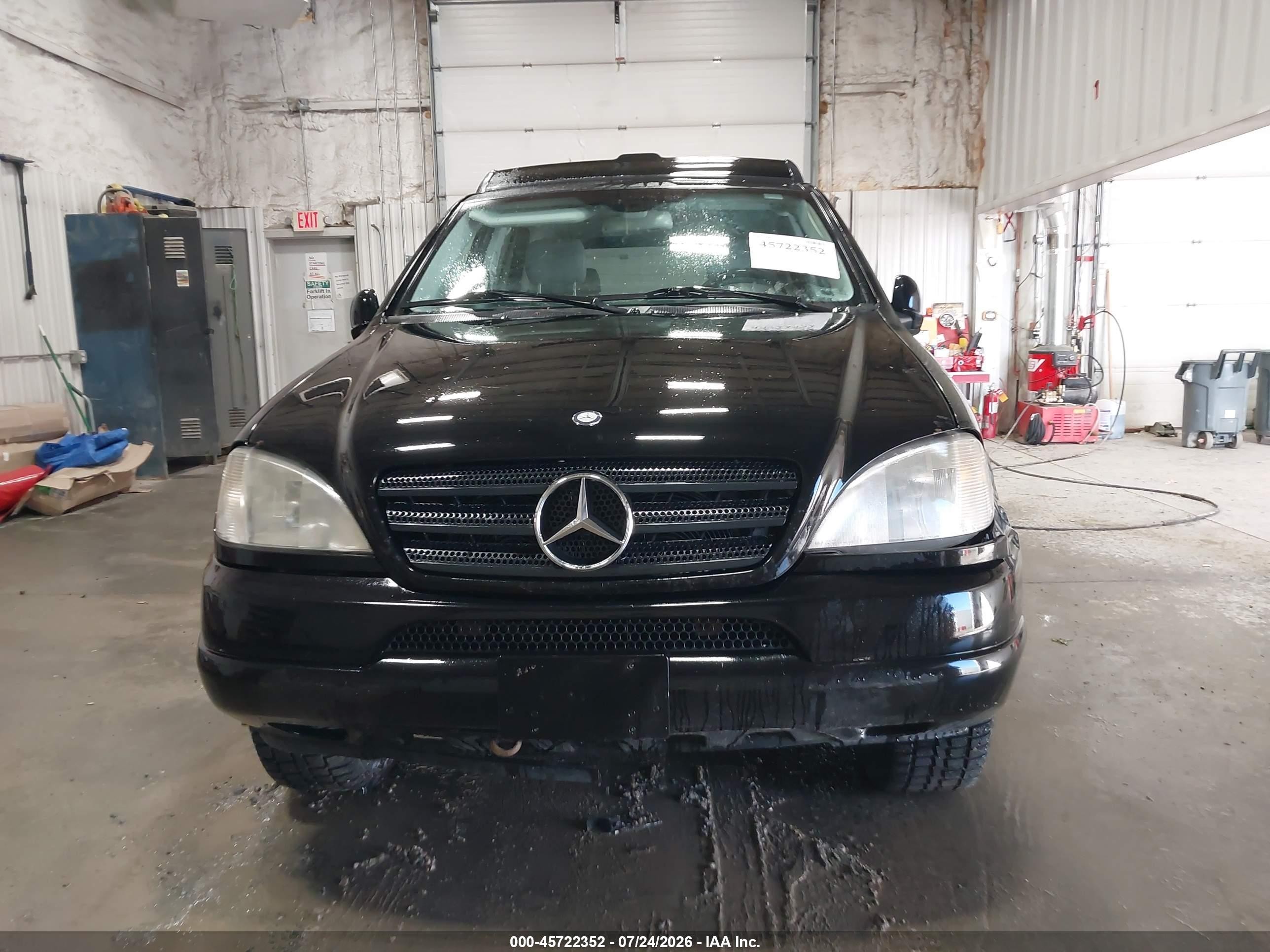 2001 Mercedes-benz Ml 320   Black vin: 4JGAB54E01A261430