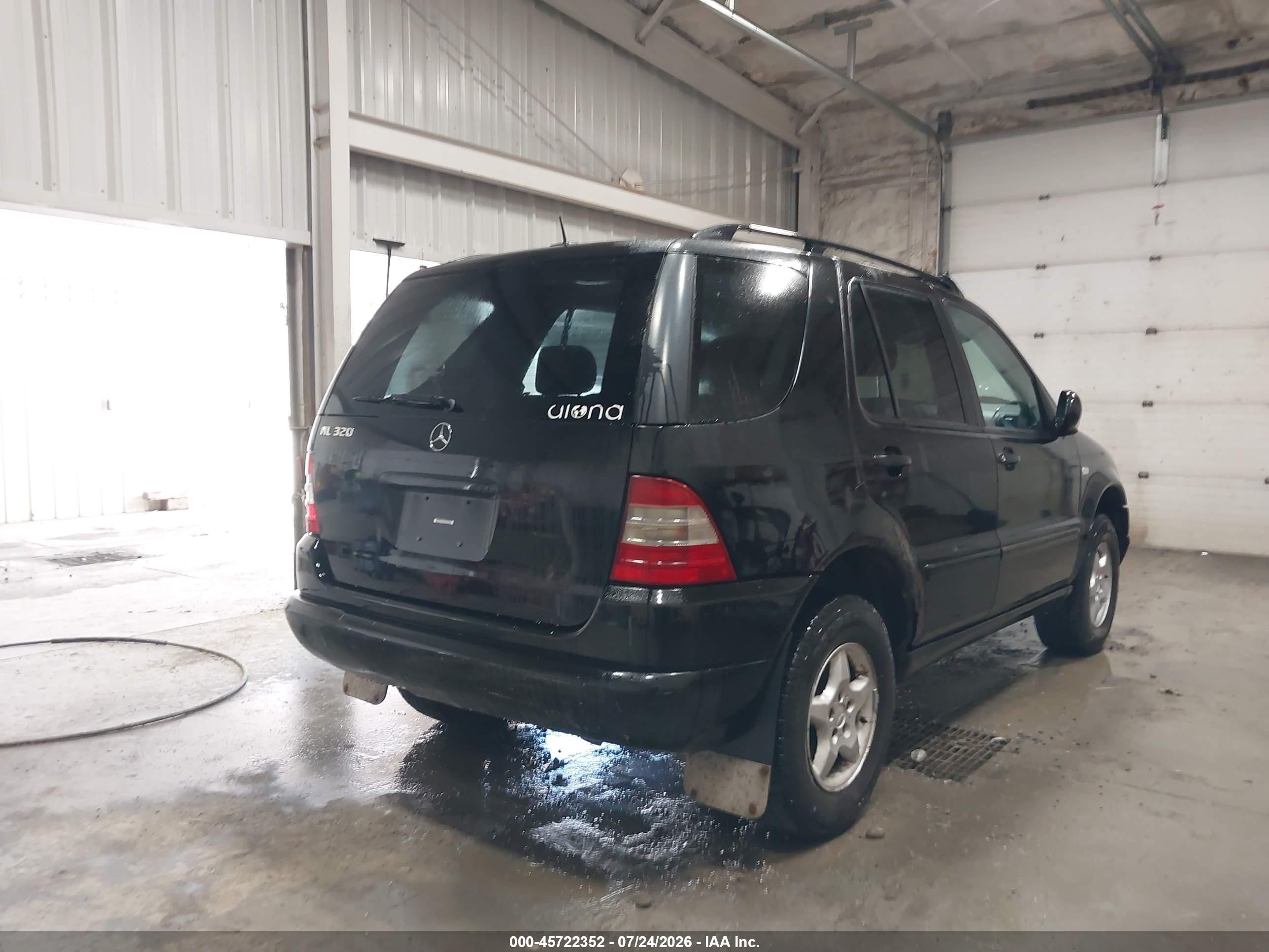 2001 Mercedes-benz Ml 320   Black vin: 4JGAB54E01A261430