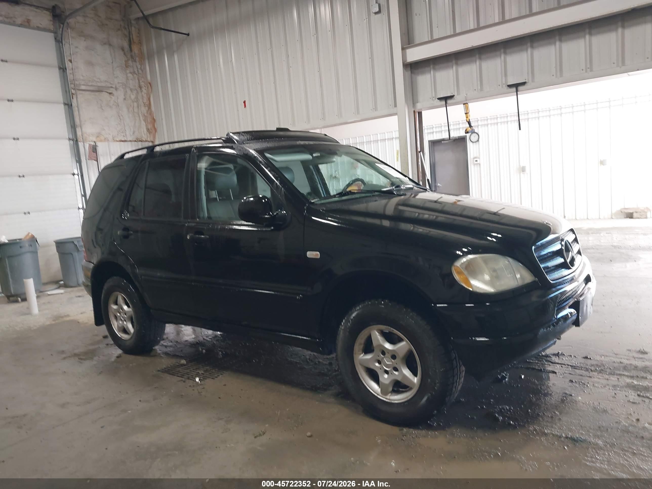 2001 Mercedes-benz Ml 320   Black vin: 4JGAB54E01A261430