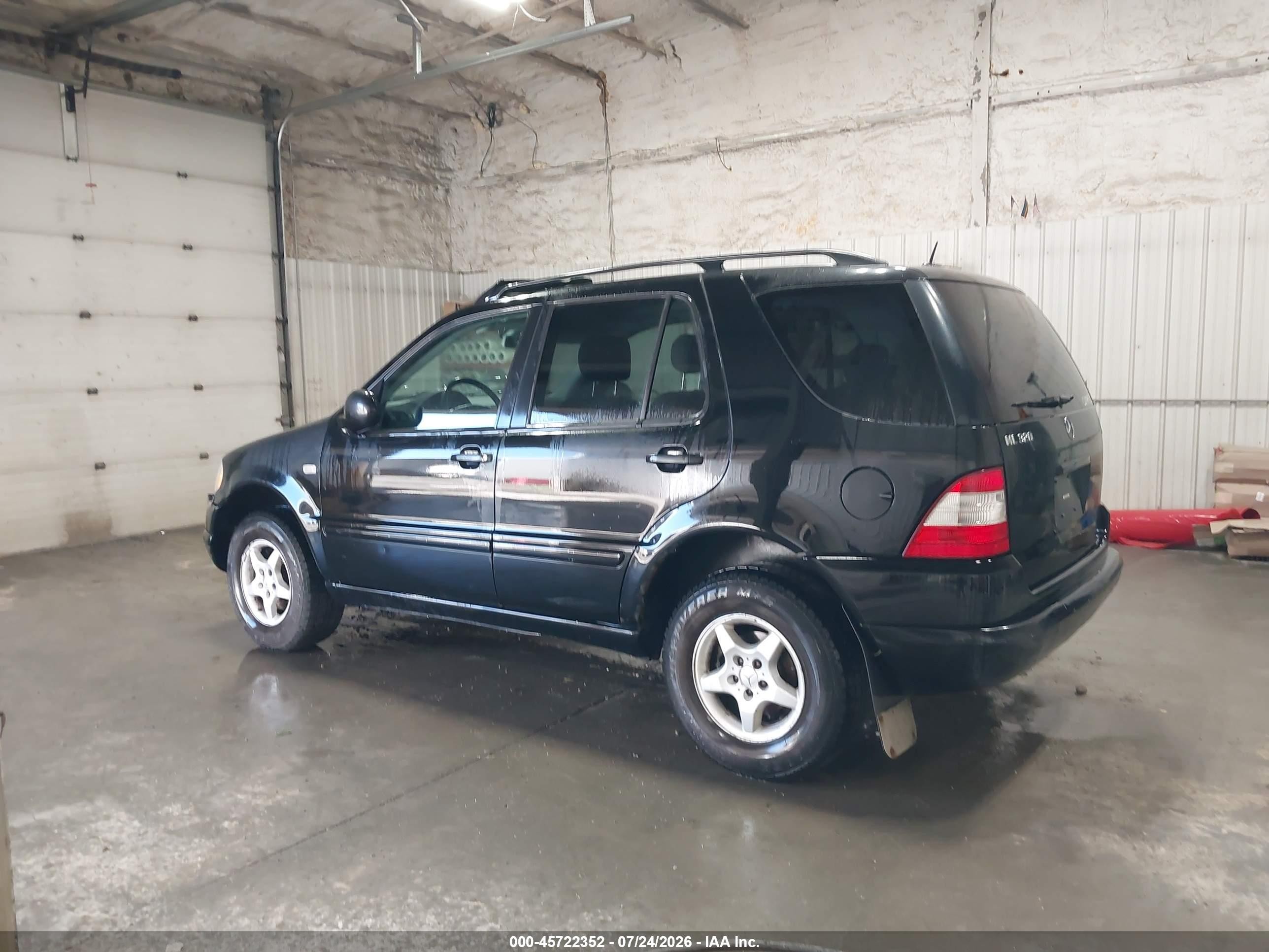 2001 Mercedes-benz Ml 320   Black vin: 4JGAB54E01A261430