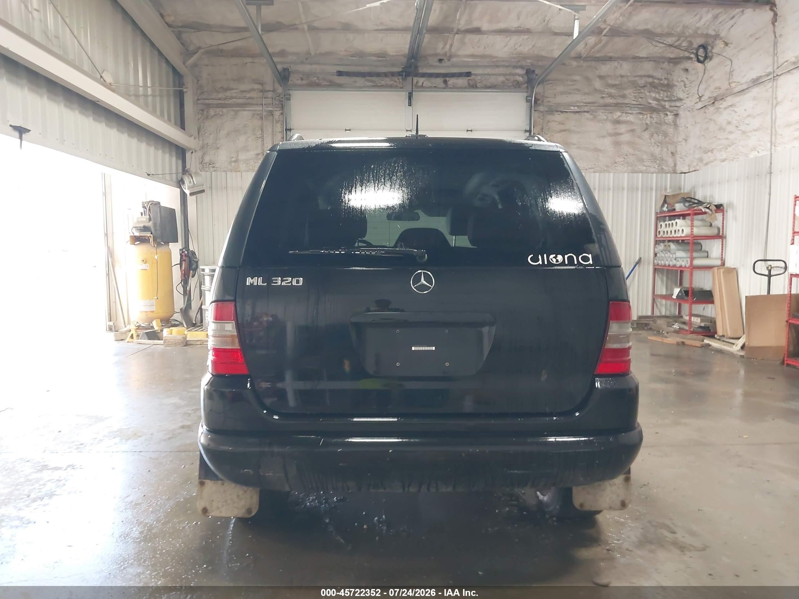 2001 Mercedes-benz Ml 320   Black vin: 4JGAB54E01A261430