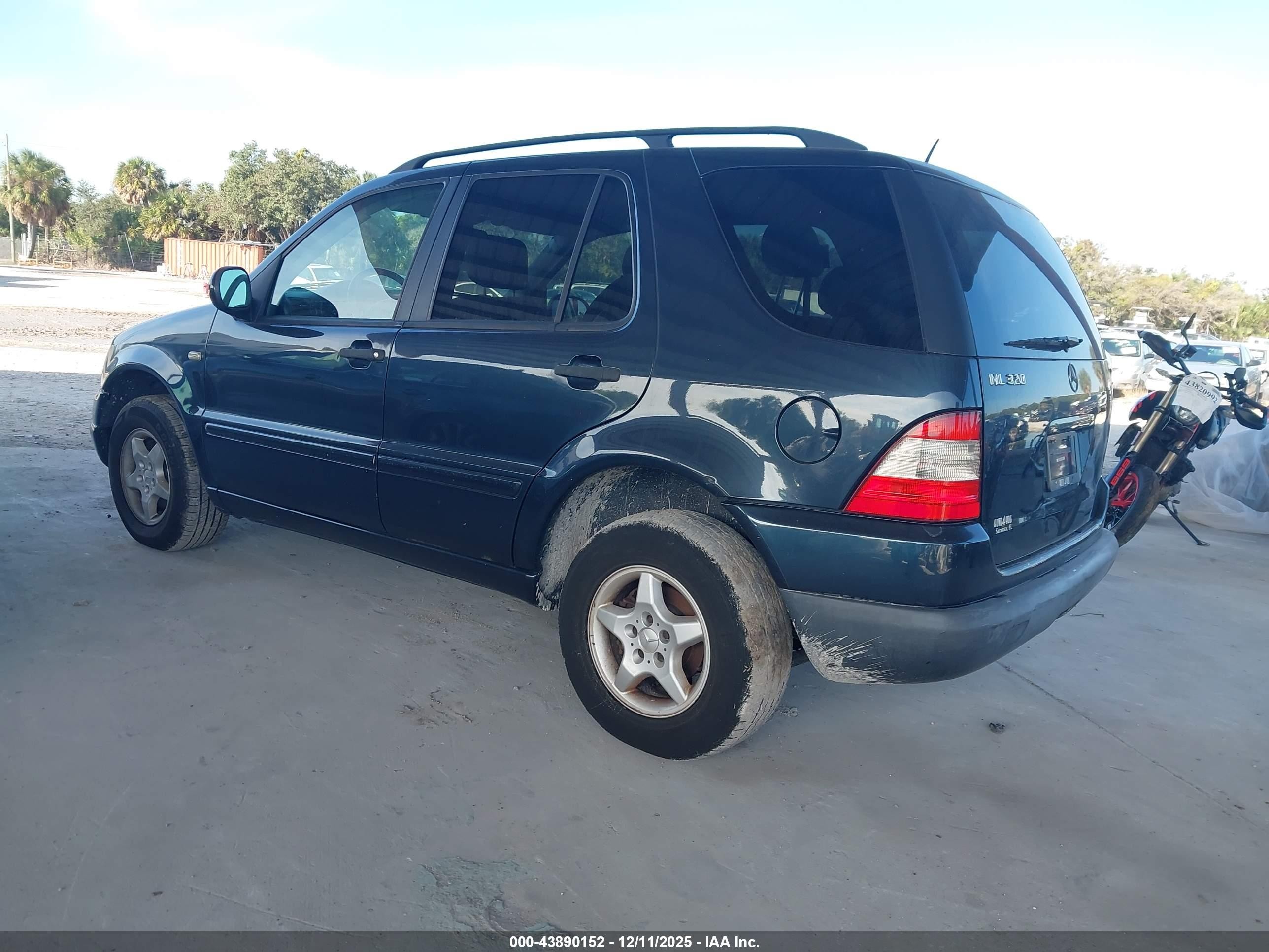2001 Mercedes-benz Ml 320   Синий vin: 4JGAB54E01A282116