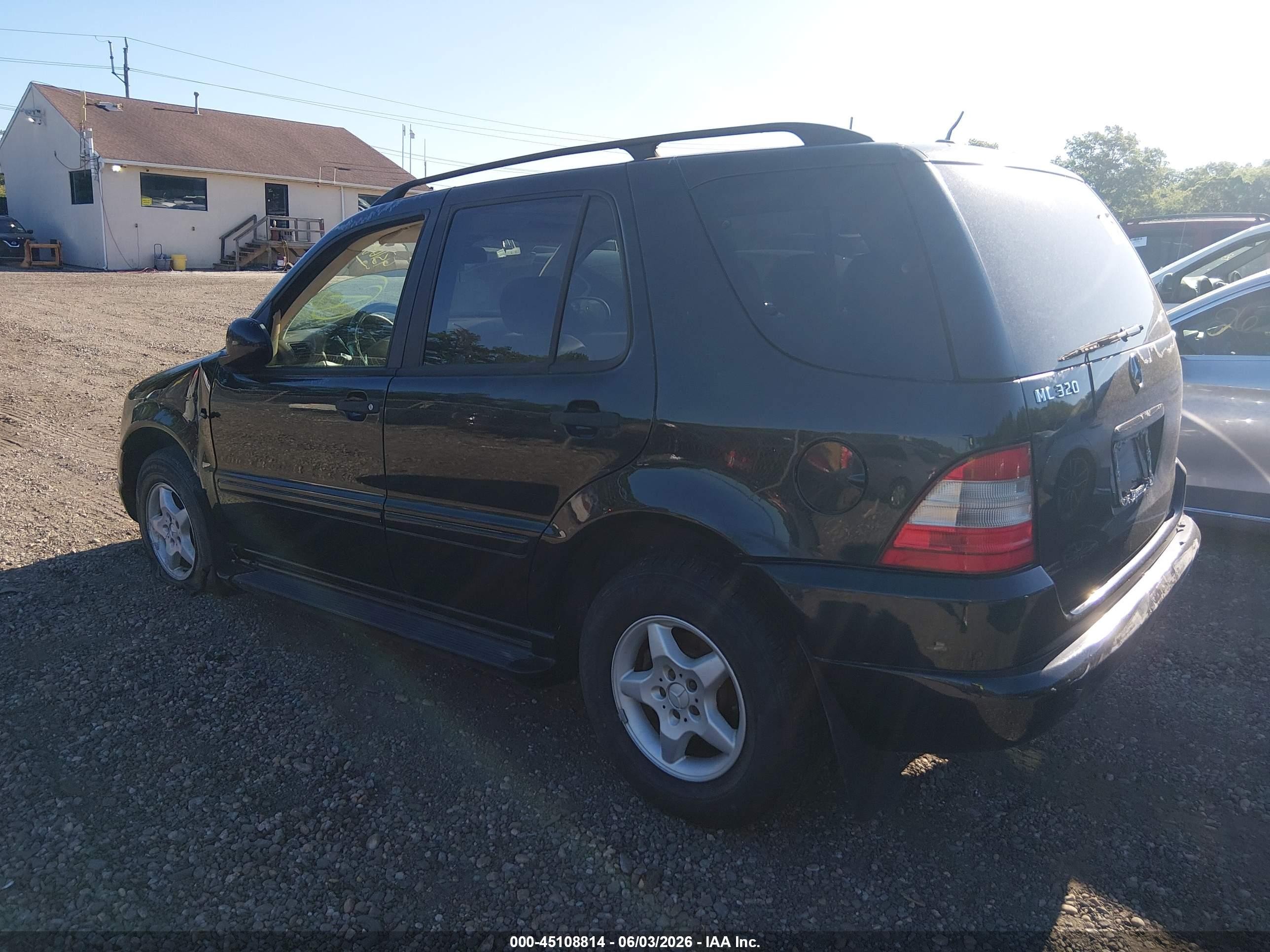 2001 Mercedes-benz Ml 320   Черный vin: 4JGAB54E01A282925