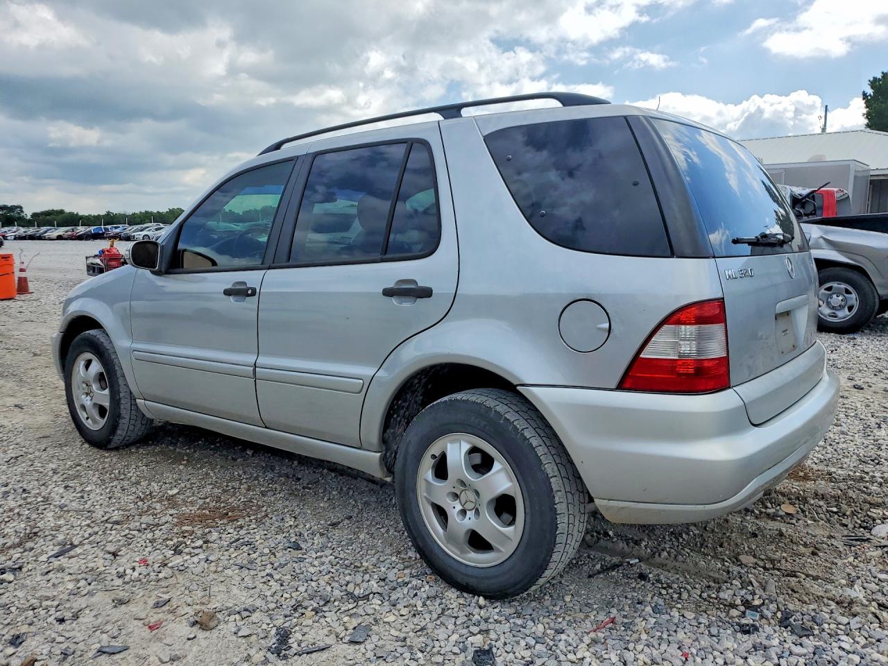 2002 Mercedes-benz Ml 320 Silver vin: 4JGAB54E02A317707