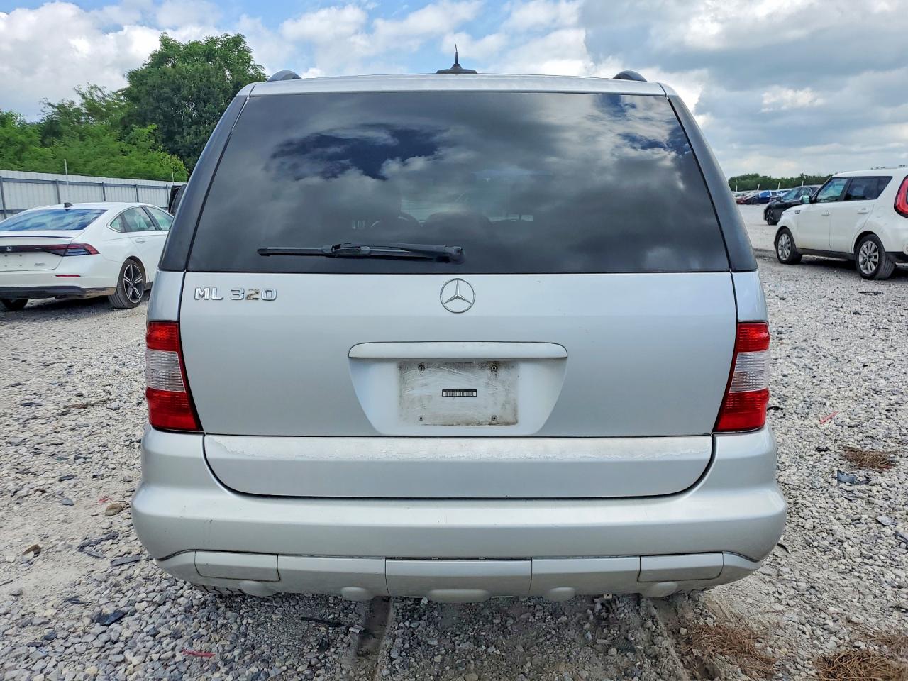 2002 Mercedes-benz Ml 320 Silver vin: 4JGAB54E02A317707