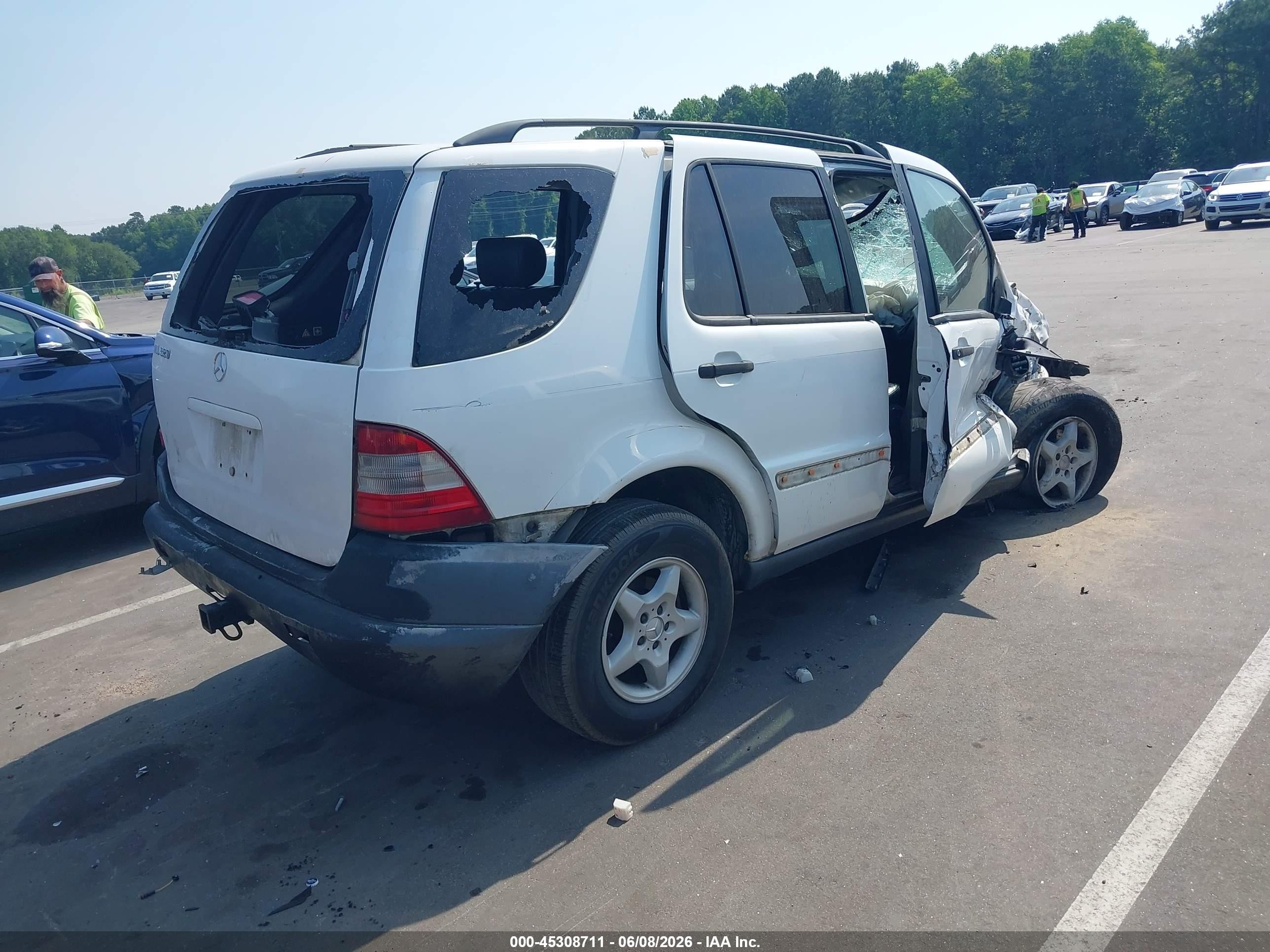 1998 Mercedes-benz Ml 320 Classic White vin: 4JGAB54E0WA018949