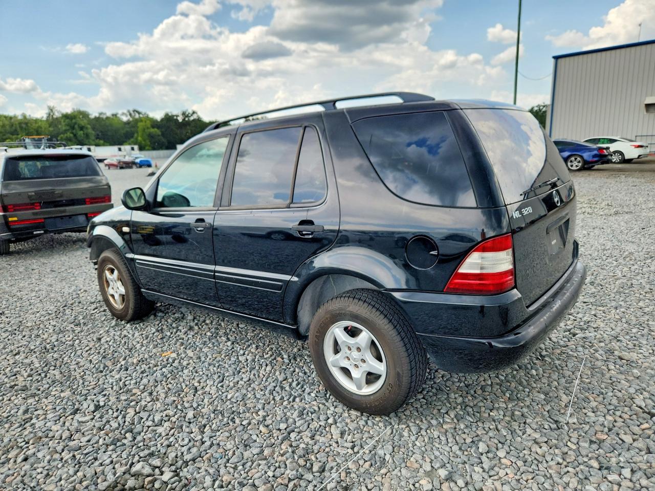 2000 Mercedes-benz Ml 320 Black vin: 4JGAB54E0YA153433