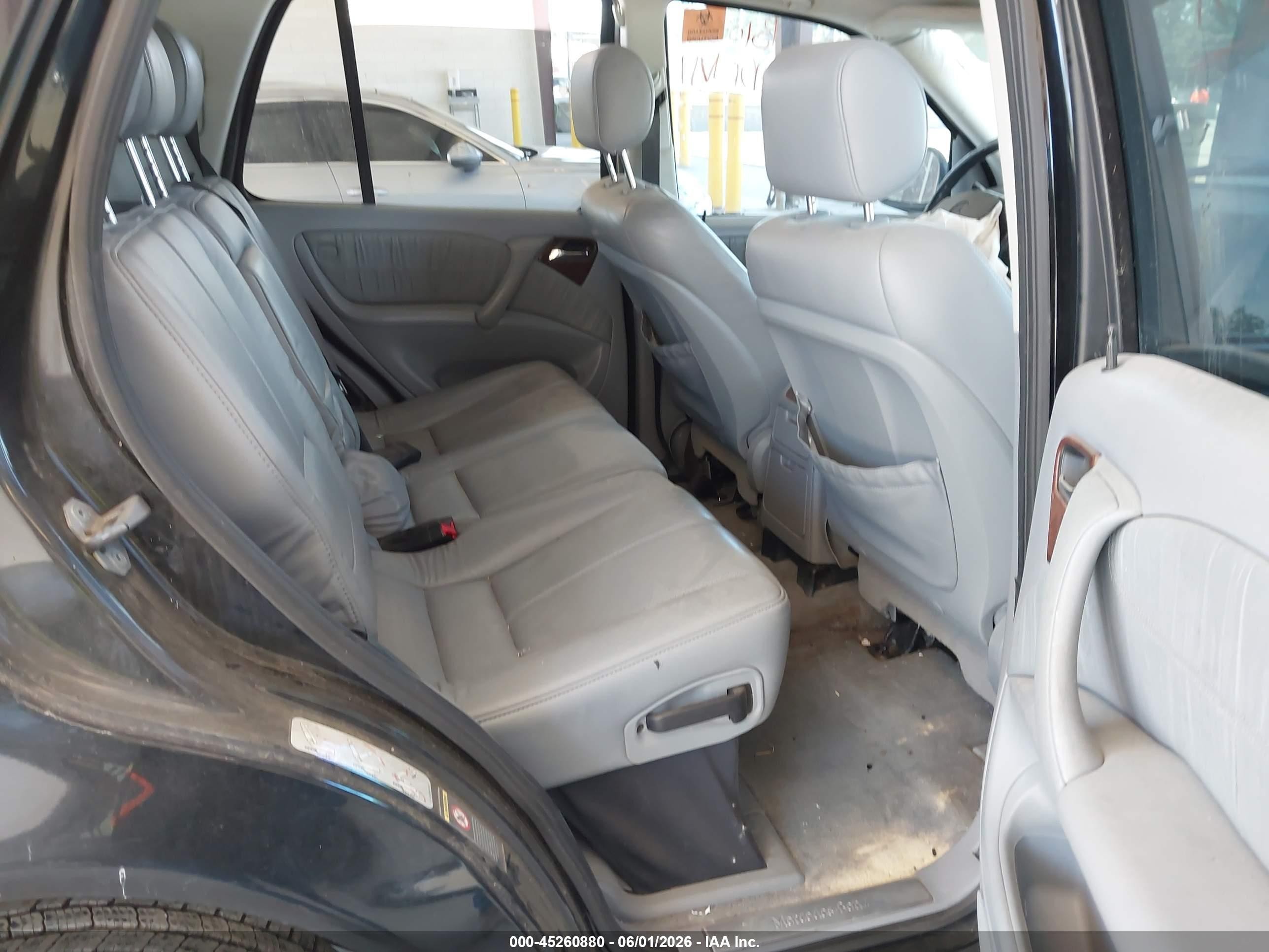 2000 Mercedes-benz Ml 320   Black vin: 4JGAB54E0YA163671