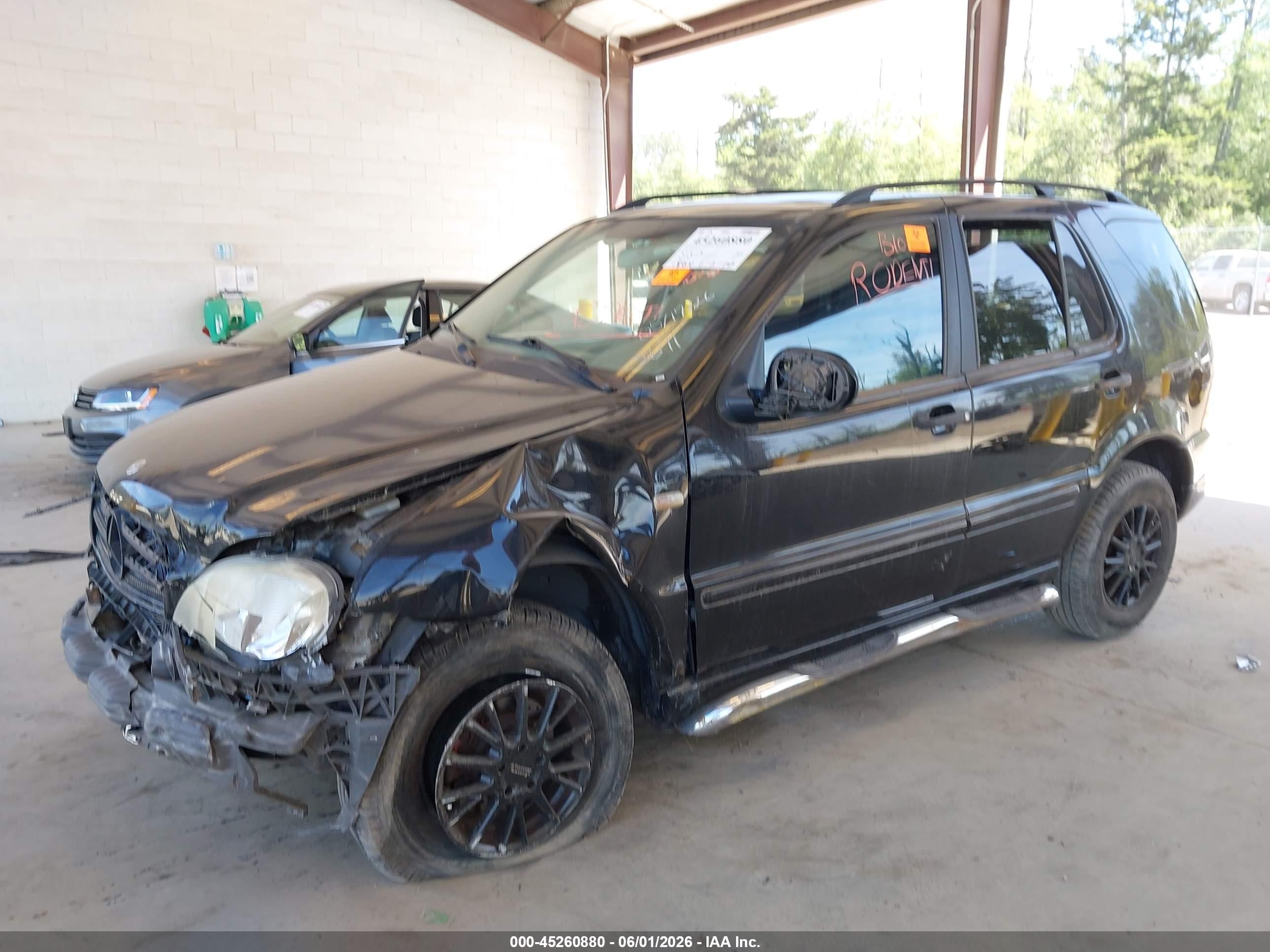 2000 Mercedes-benz Ml 320   Black vin: 4JGAB54E0YA163671