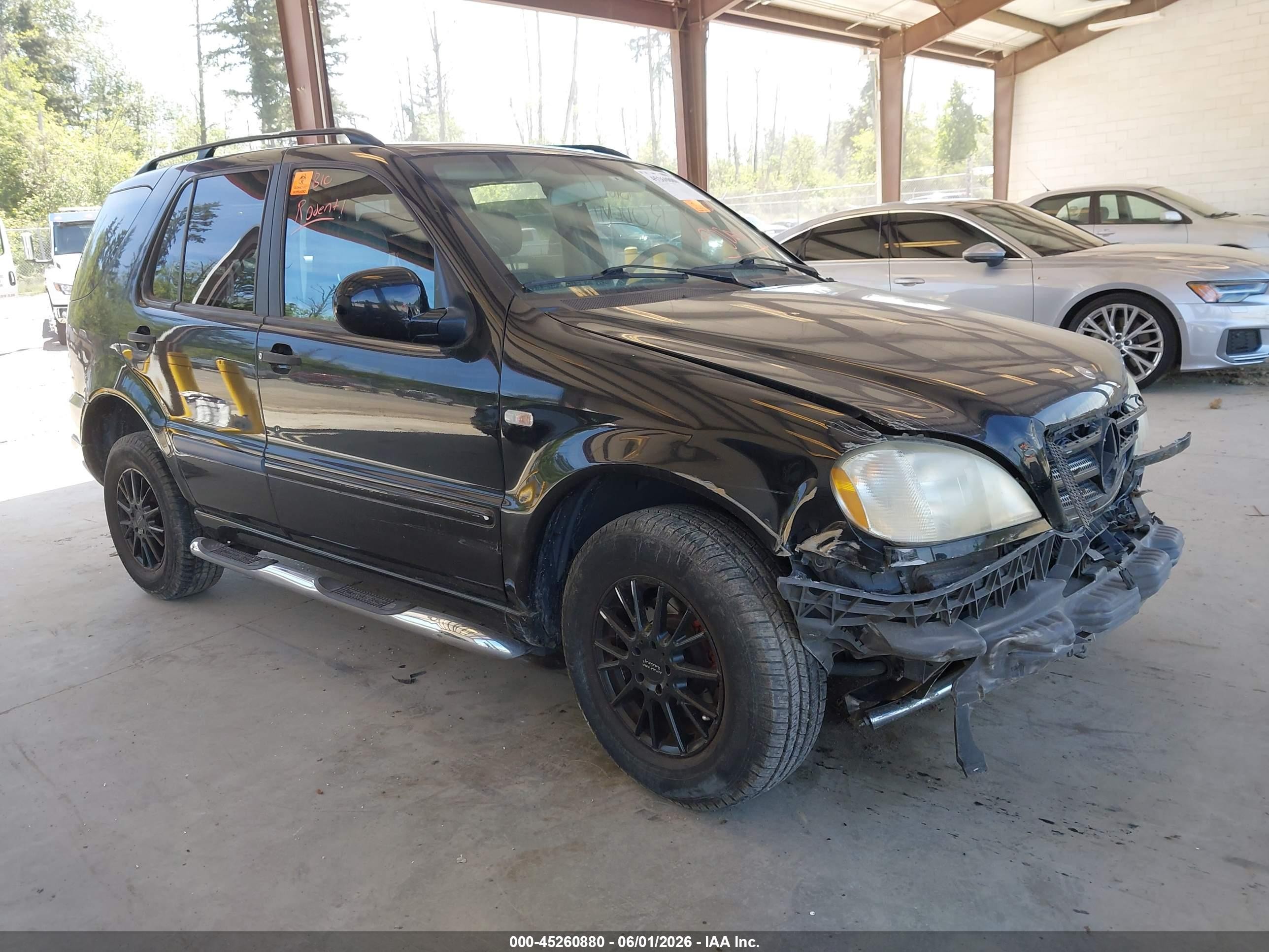 2000 Mercedes-benz Ml 320   Black vin: 4JGAB54E0YA163671