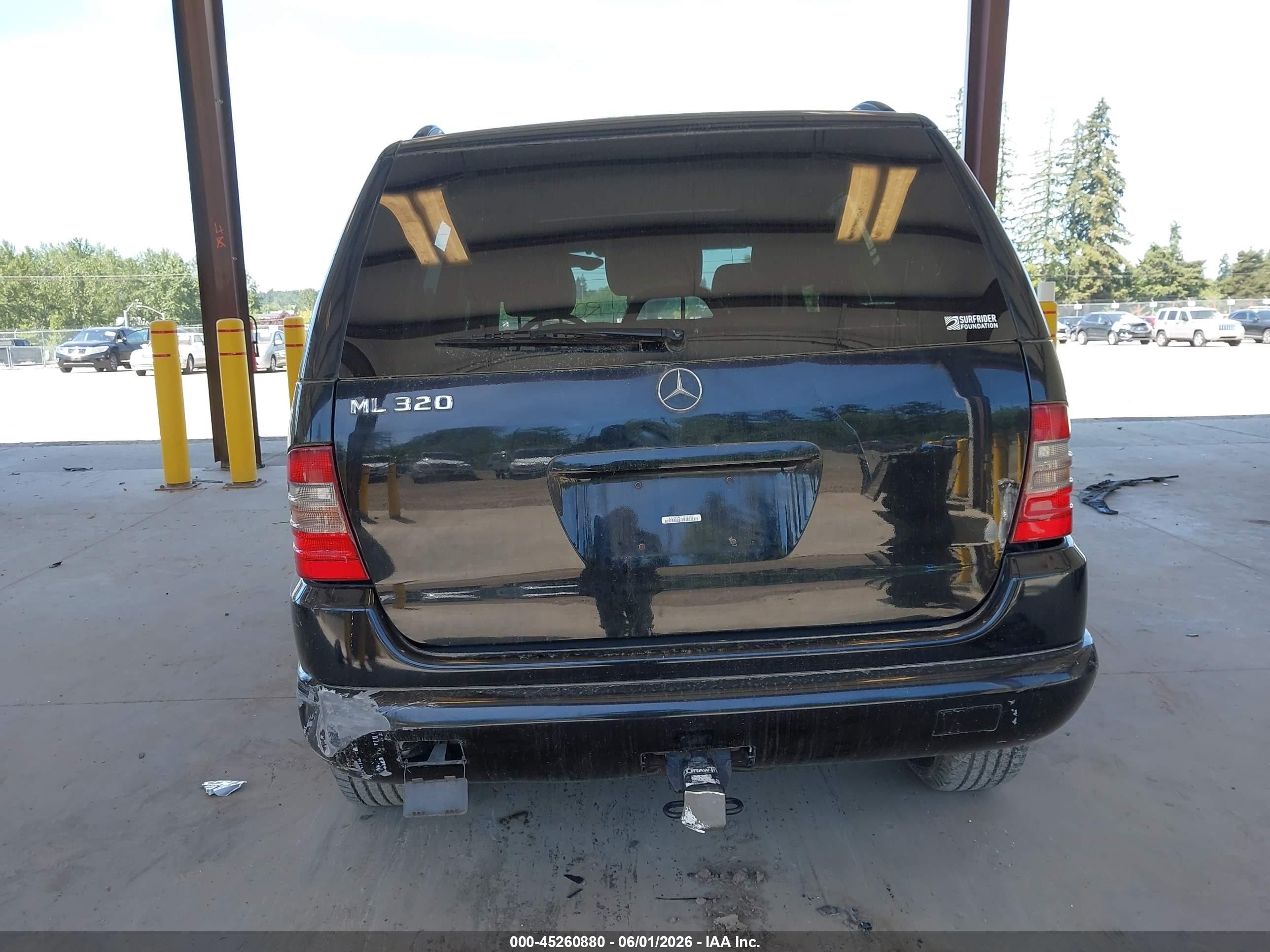 2000 Mercedes-benz Ml 320   Black vin: 4JGAB54E0YA163671
