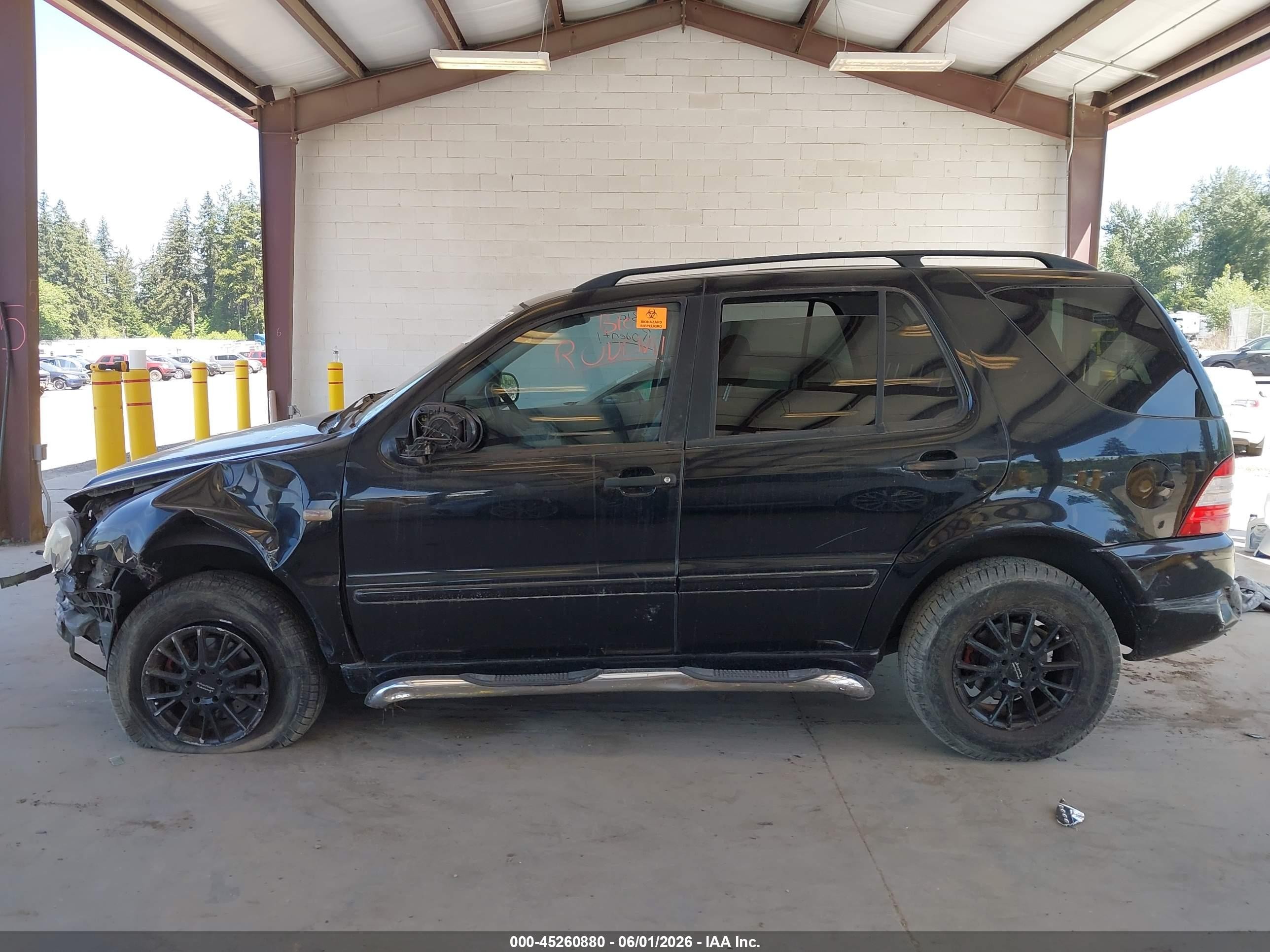 2000 Mercedes-benz Ml 320   Black vin: 4JGAB54E0YA163671
