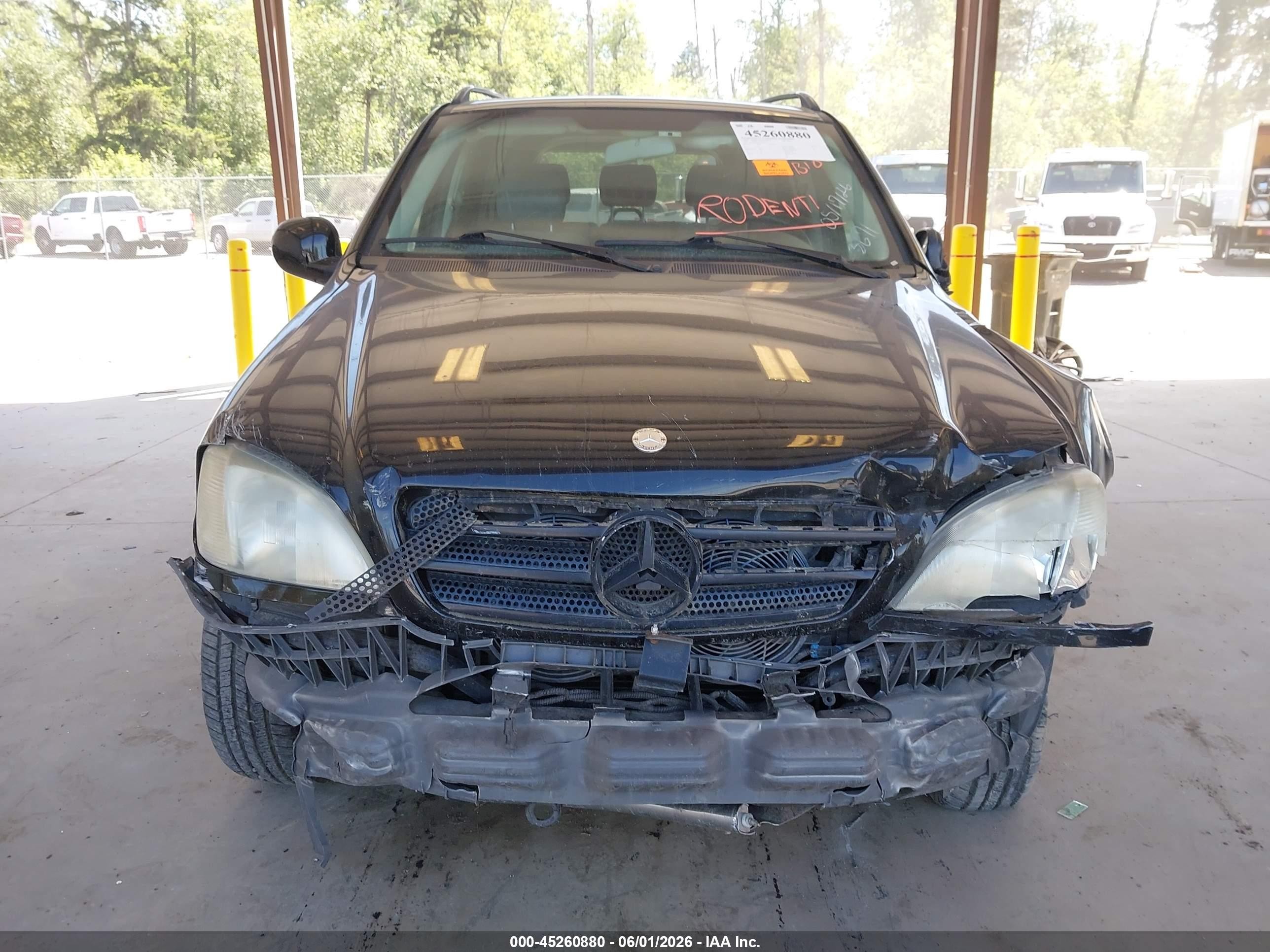 2000 Mercedes-benz Ml 320   Black vin: 4JGAB54E0YA163671