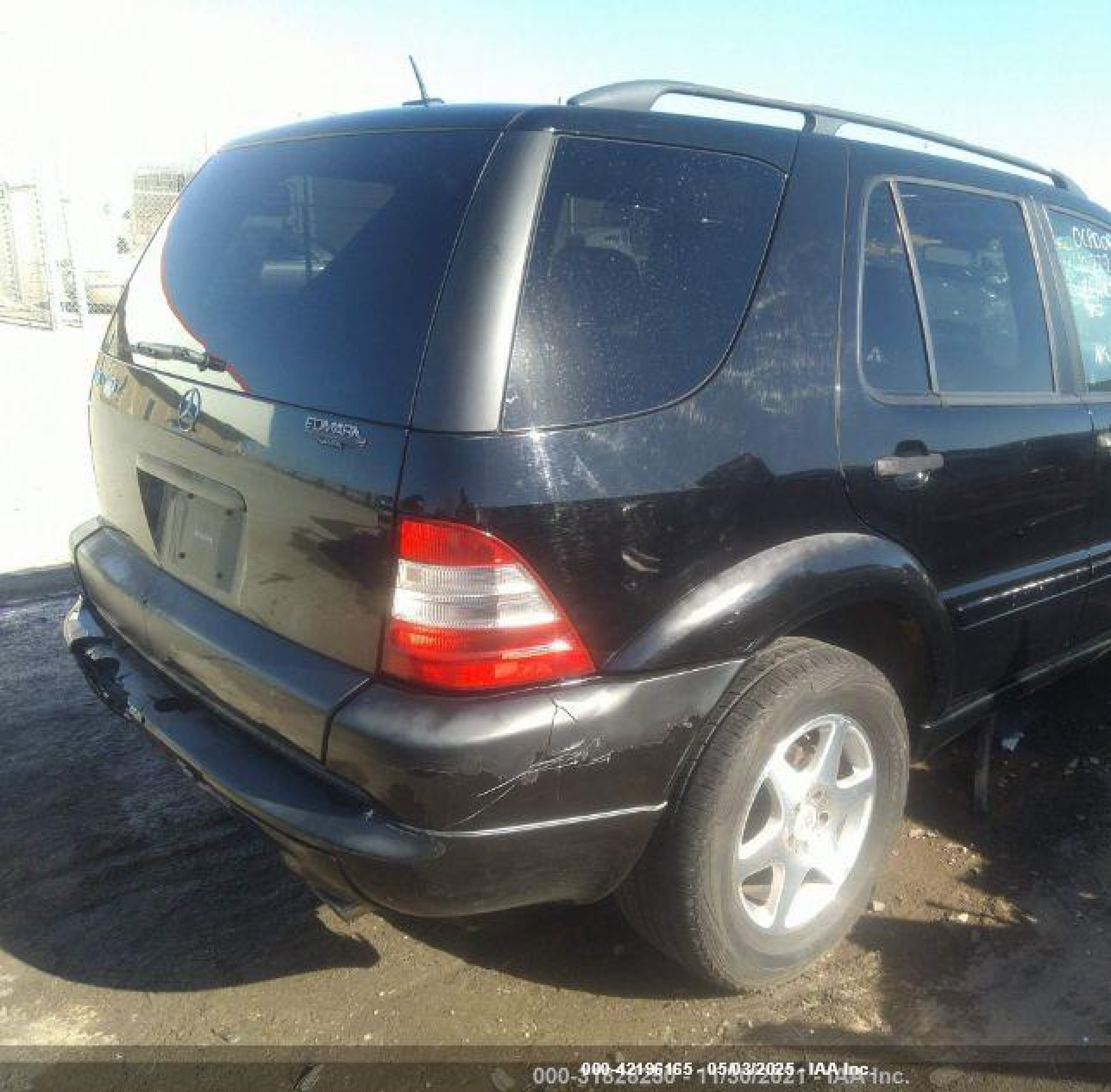 2001 Mercedes-benz Ml 320   Black vin: 4JGAB54E11A255152