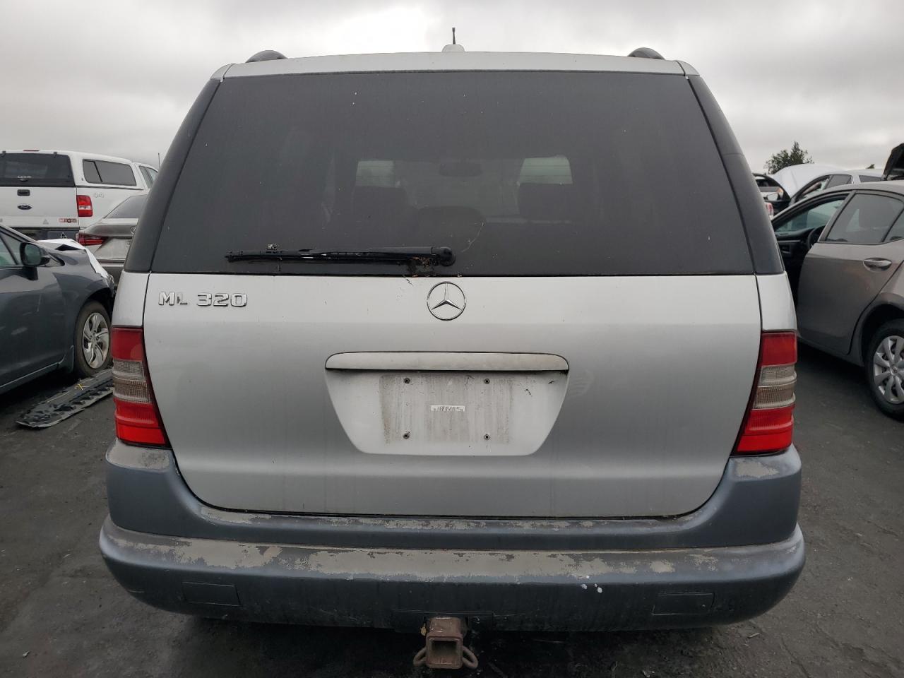1998 Mercedes-benz Ml 320 Silver vin: 4JGAB54E1WA026462