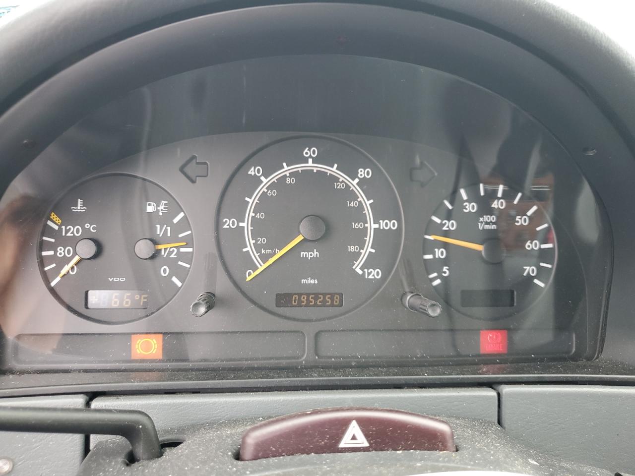 1998 Mercedes-benz Ml 320 Silver vin: 4JGAB54E1WA026462
