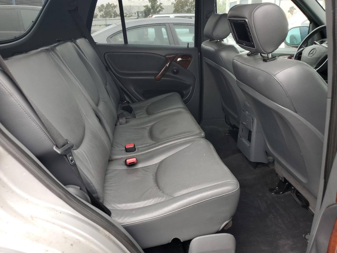 1998 Mercedes-benz Ml 320 Silver vin: 4JGAB54E1WA026462