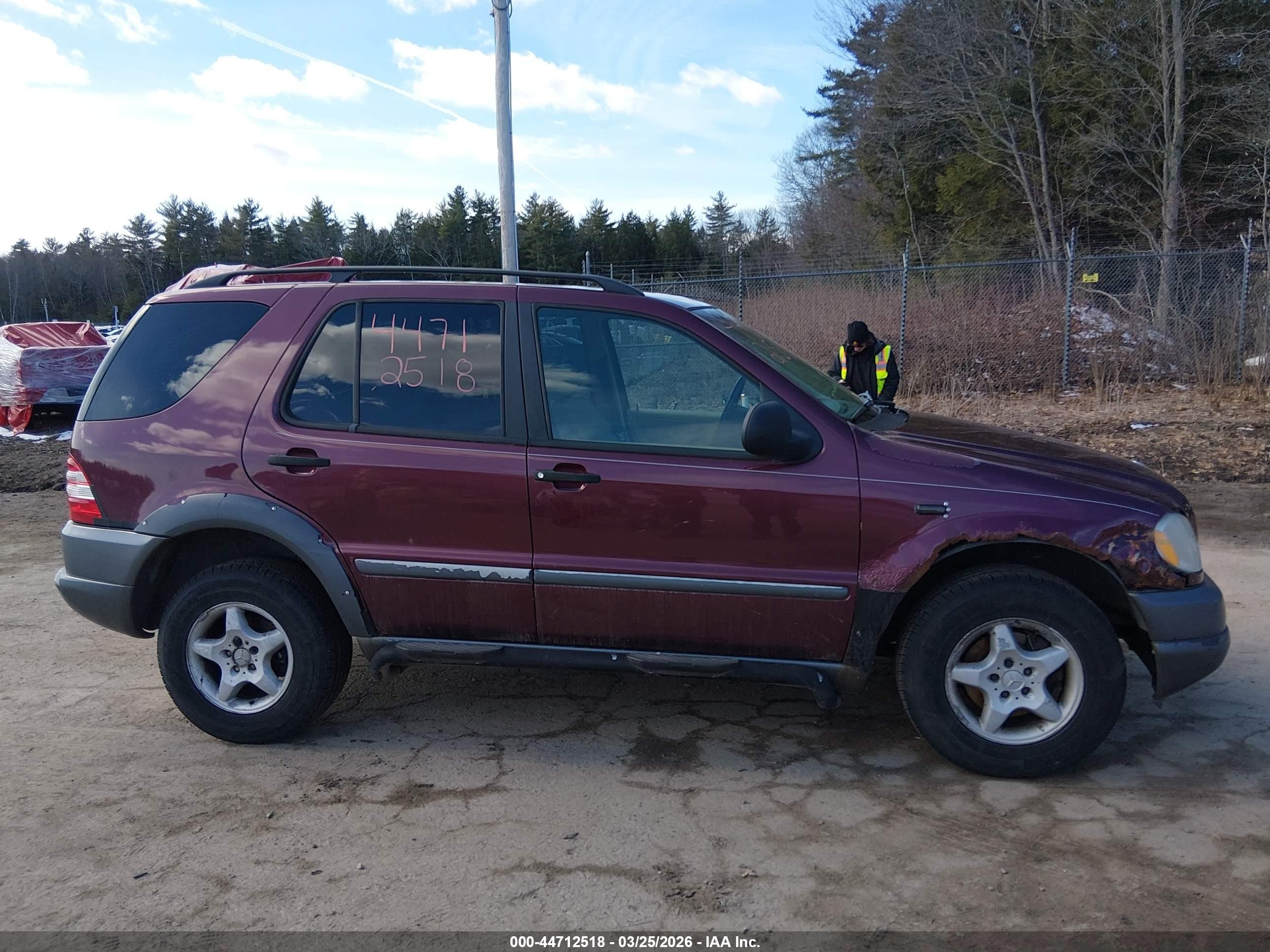 1999 Mercedes-benz Ml 320   Burgundy vin: 4JGAB54E1XA054831