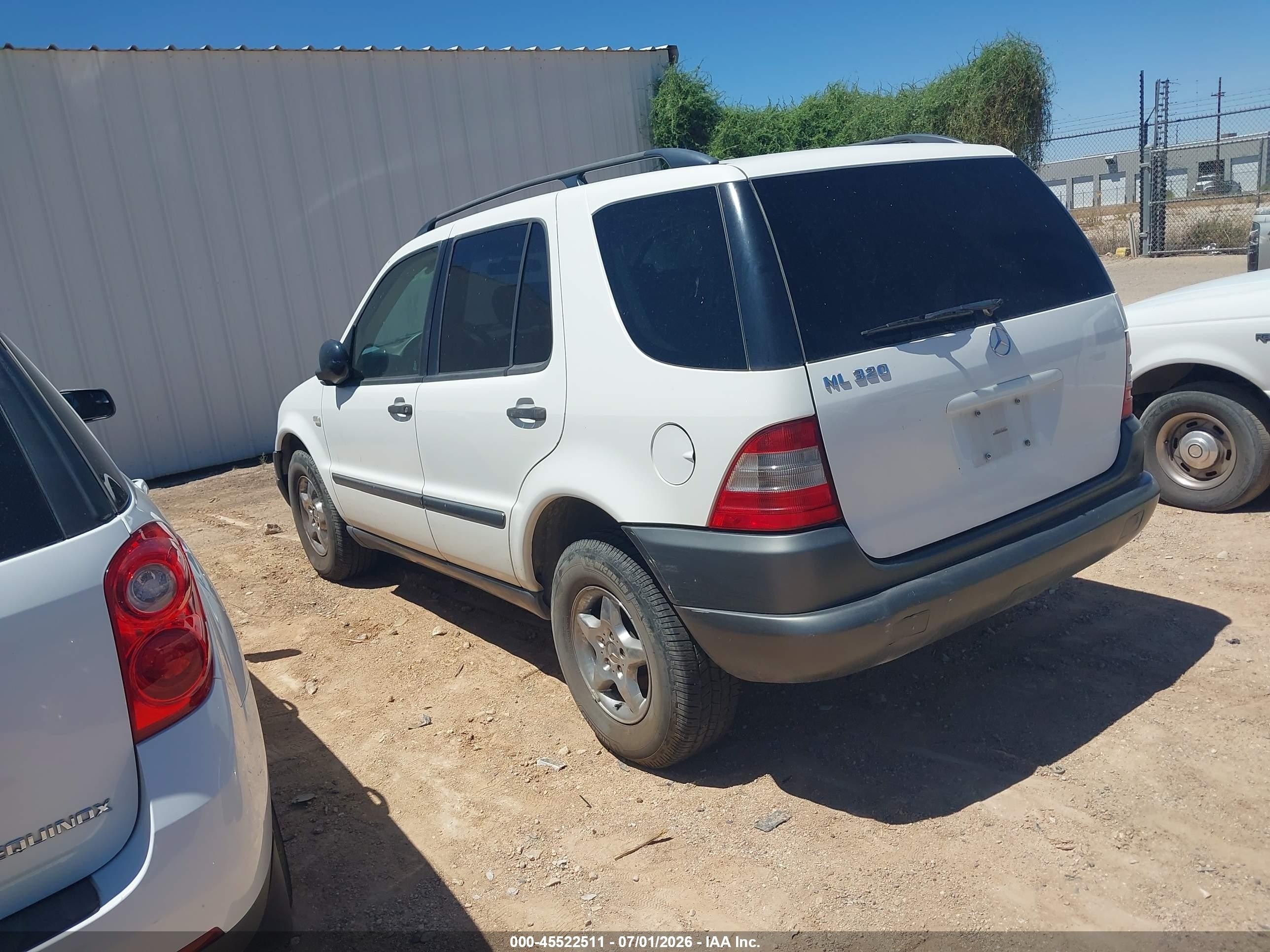 1999 Mercedes-benz Ml 320   White vin: 4JGAB54E1XA133237