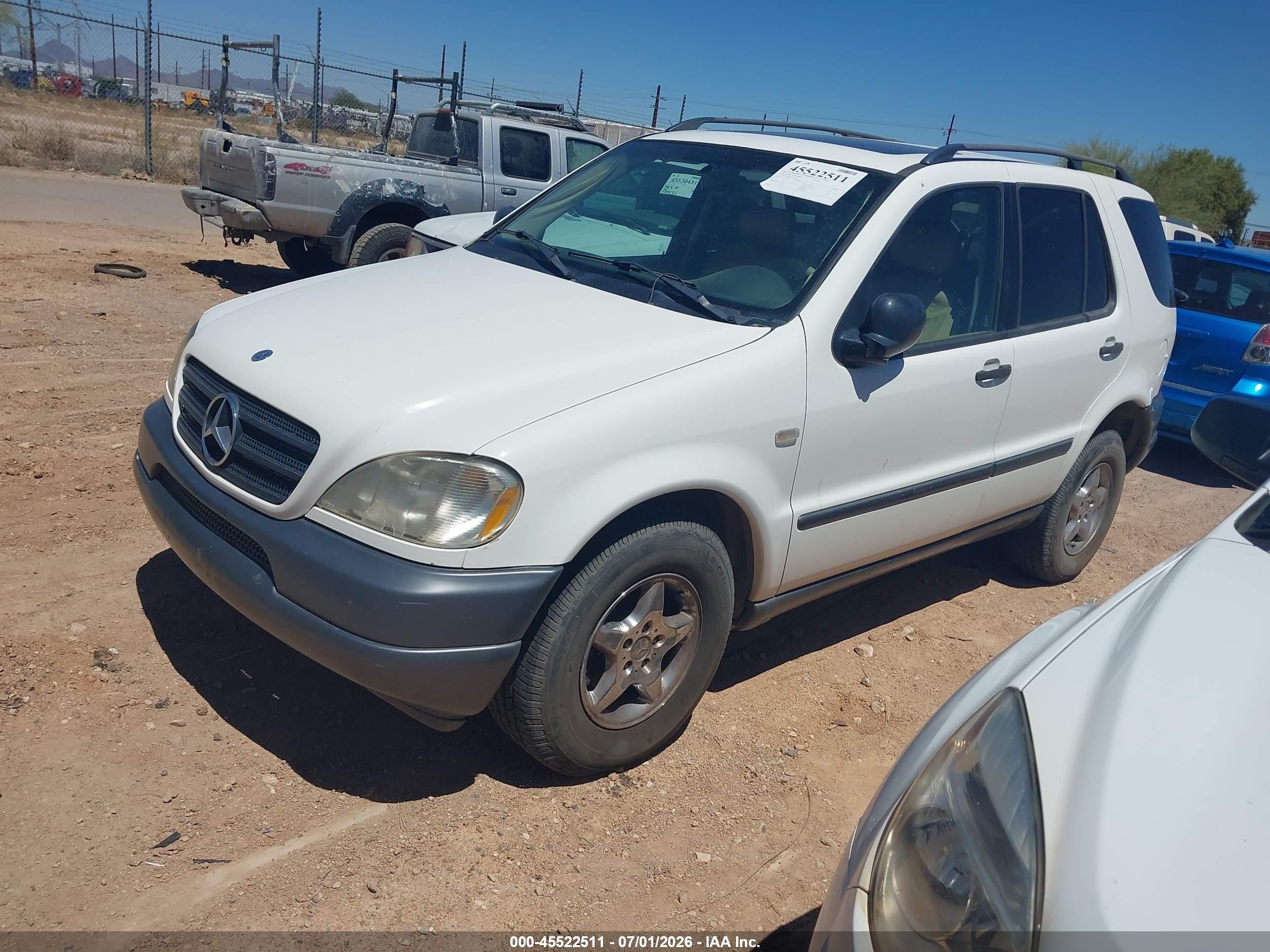 1999 Mercedes-benz Ml 320   White vin: 4JGAB54E1XA133237