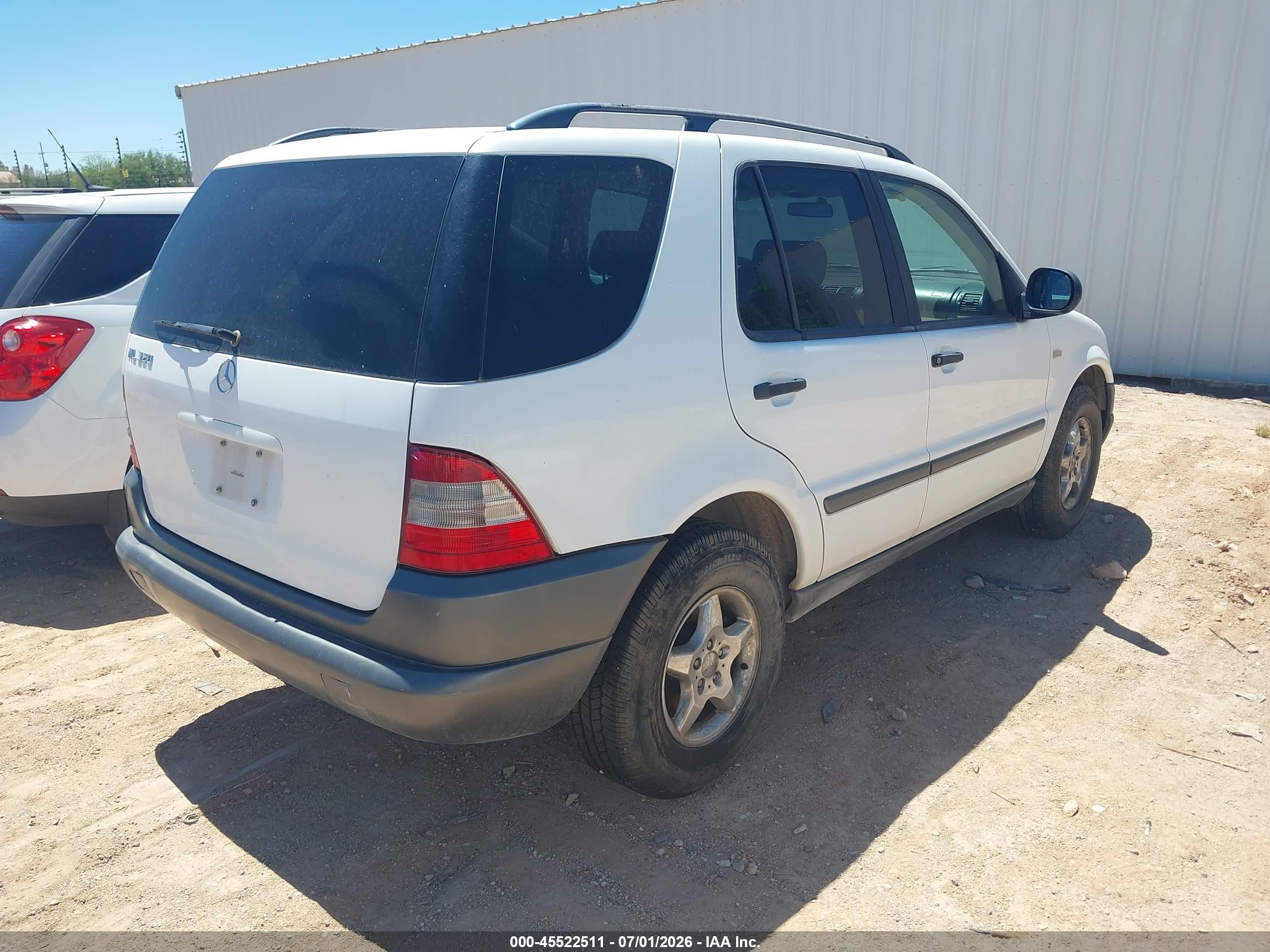 1999 Mercedes-benz Ml 320   White vin: 4JGAB54E1XA133237