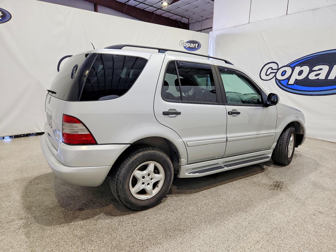 2000 Mercedes-benz Ml 320 Silver vin: 4JGAB54E1YA188305